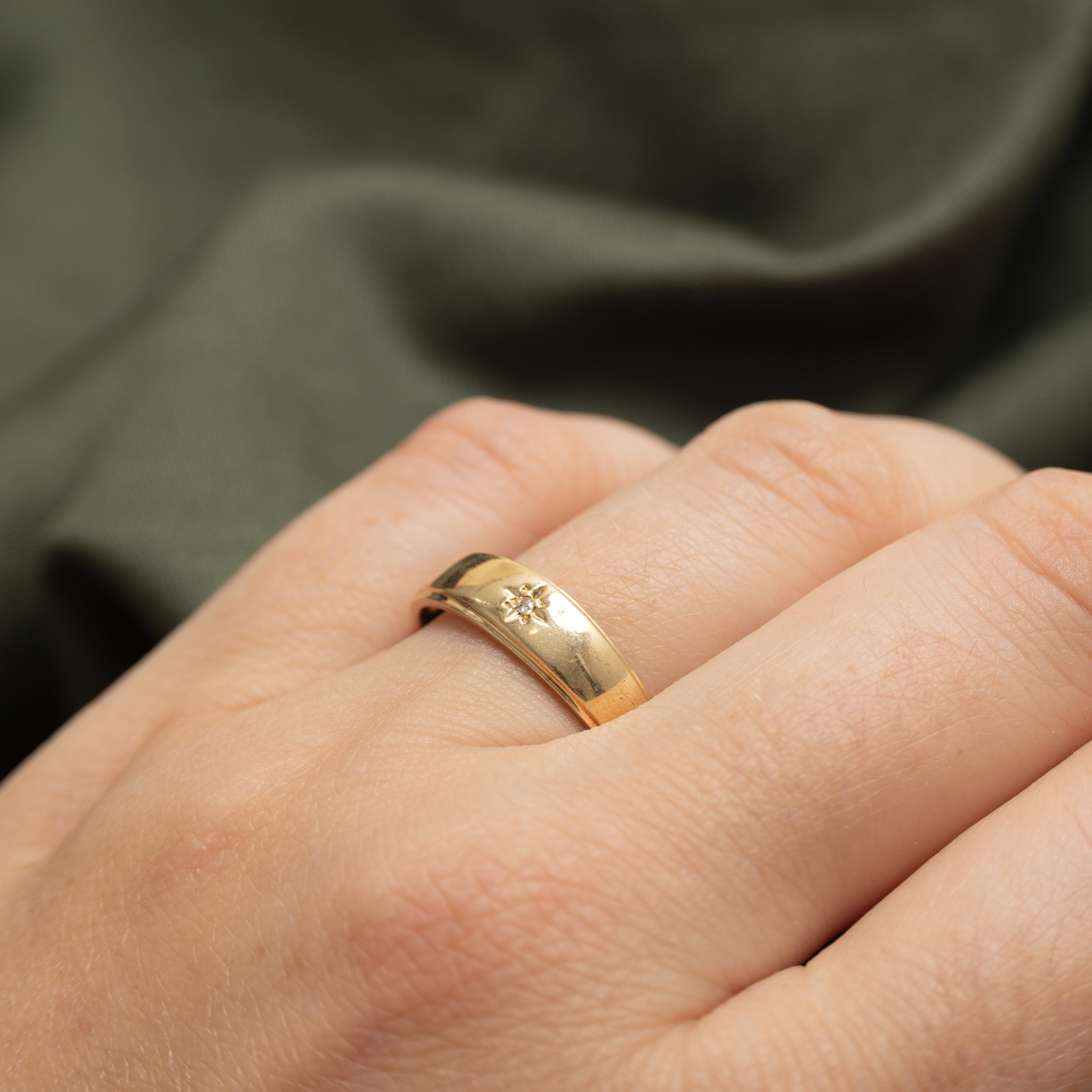 Star Set Diamond Grooved Band | SZ 8.25