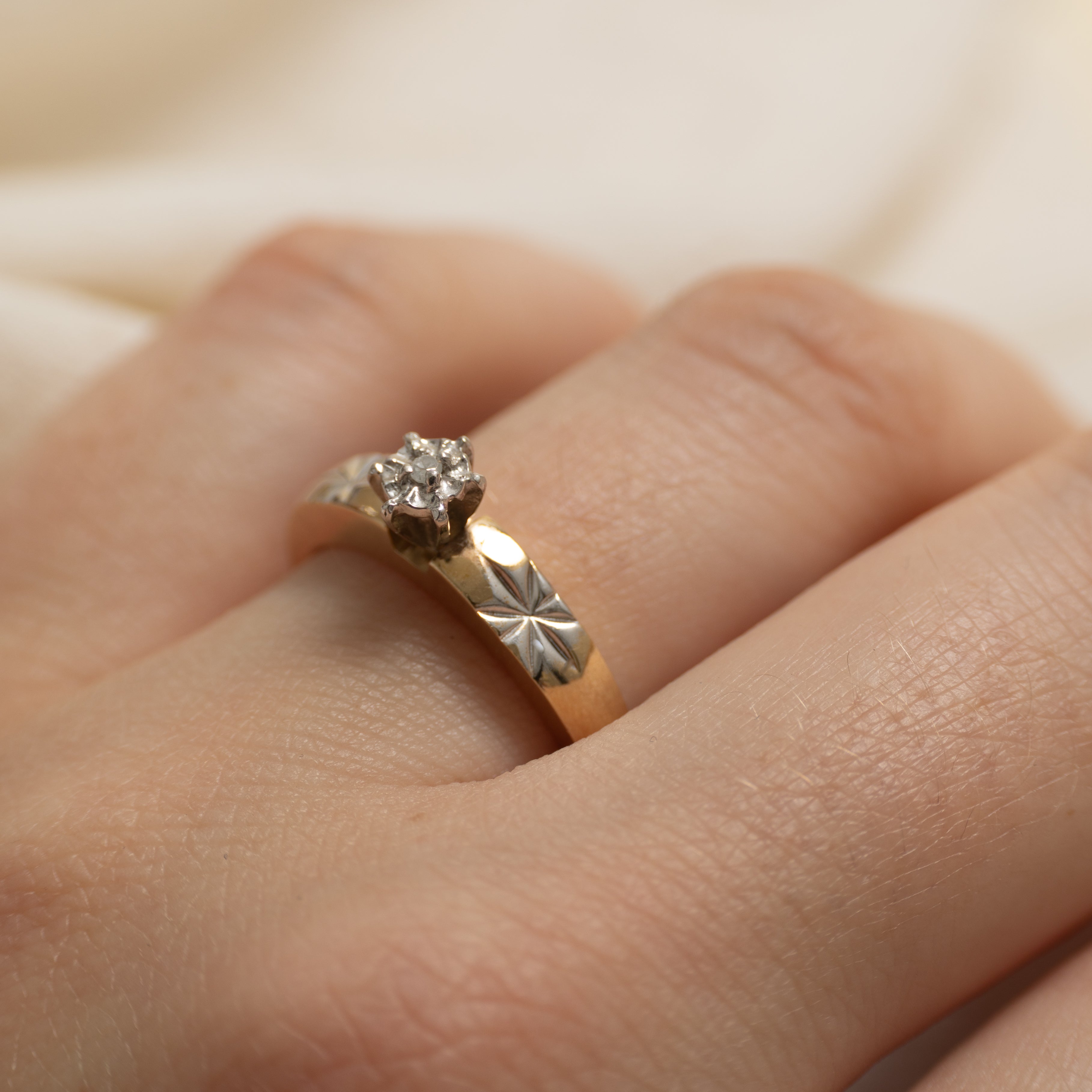 Illusion Set Diamond Textured Ring | SZ 8