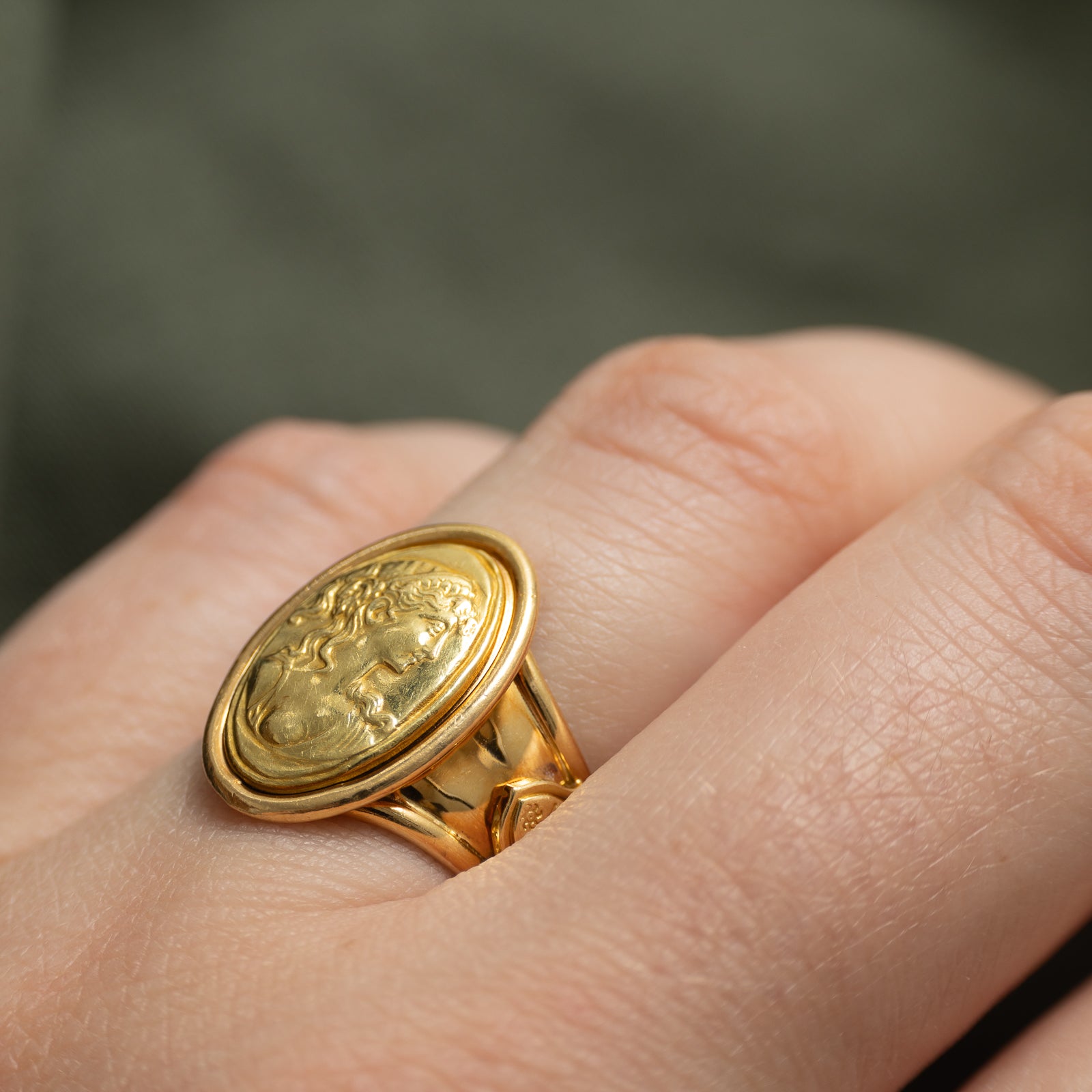 Italian 18k Yellow Gold Cameo Signet Ring | SZ 6
