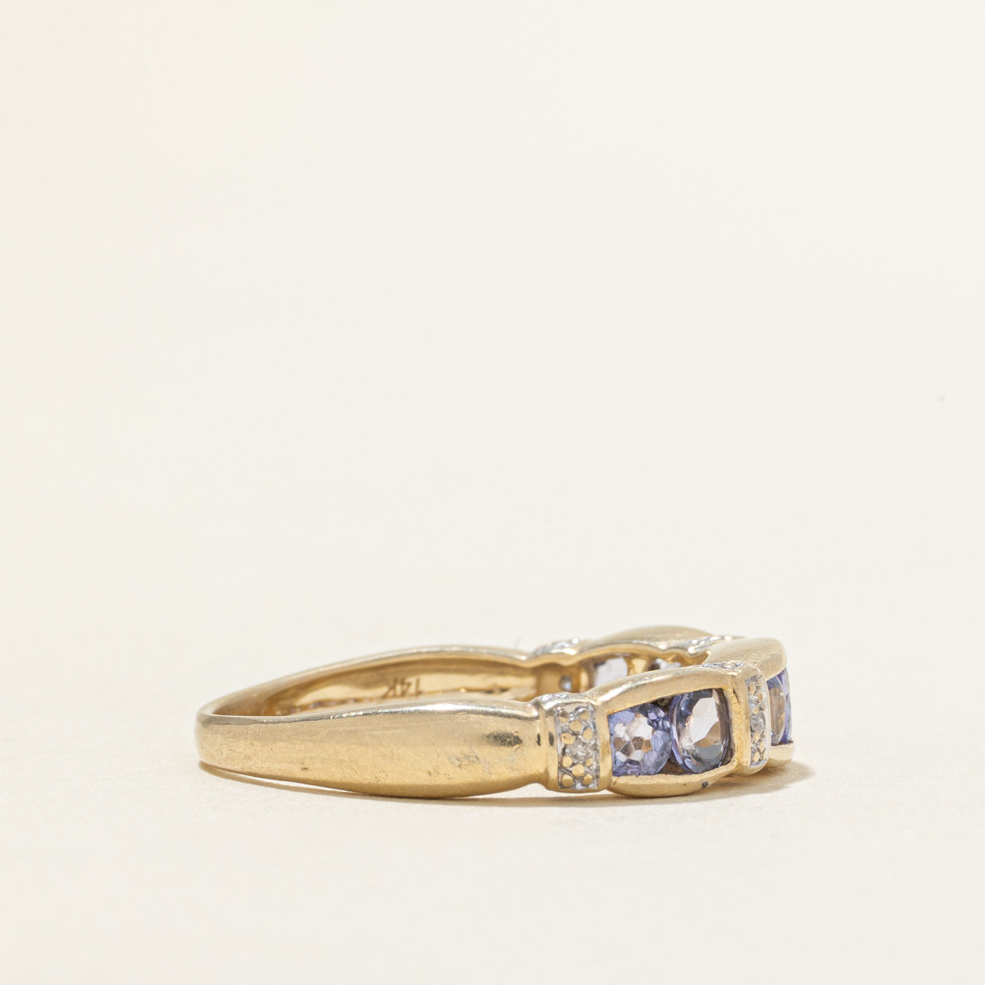 Bague sertie de tanzanites et de diamants | 0,80 ct, 0,02 ct | Taille 6,5