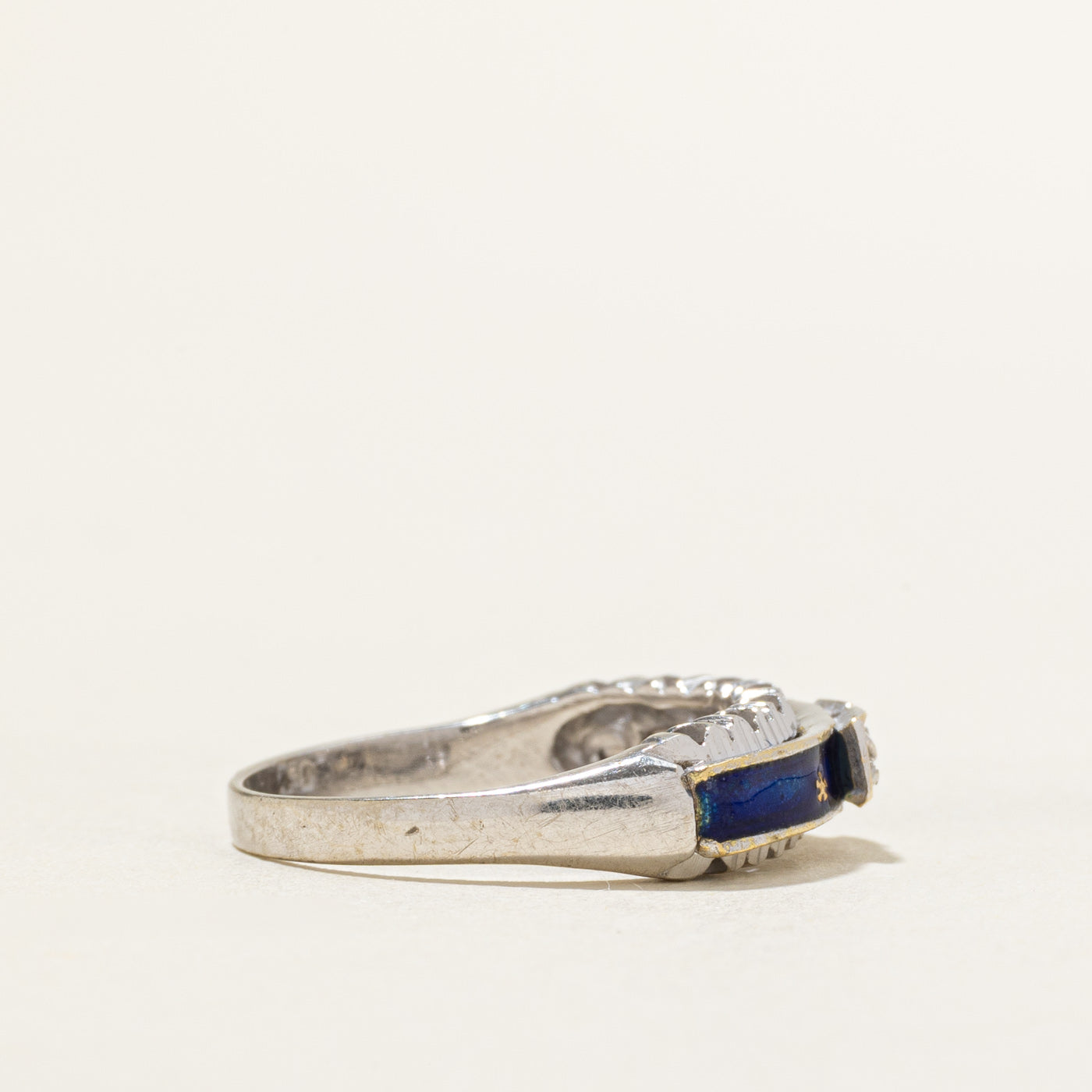 Bague étoile en émail et spinelle synthétique deux pierres en or 18 carats | 0,06 ct au total | Taille 5,5