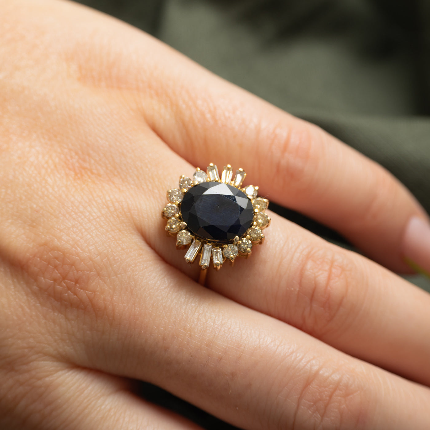 Bague cocktail halo saphir ovale et diamants | 4,16 ct, 0,72 ct au total | Taille 7