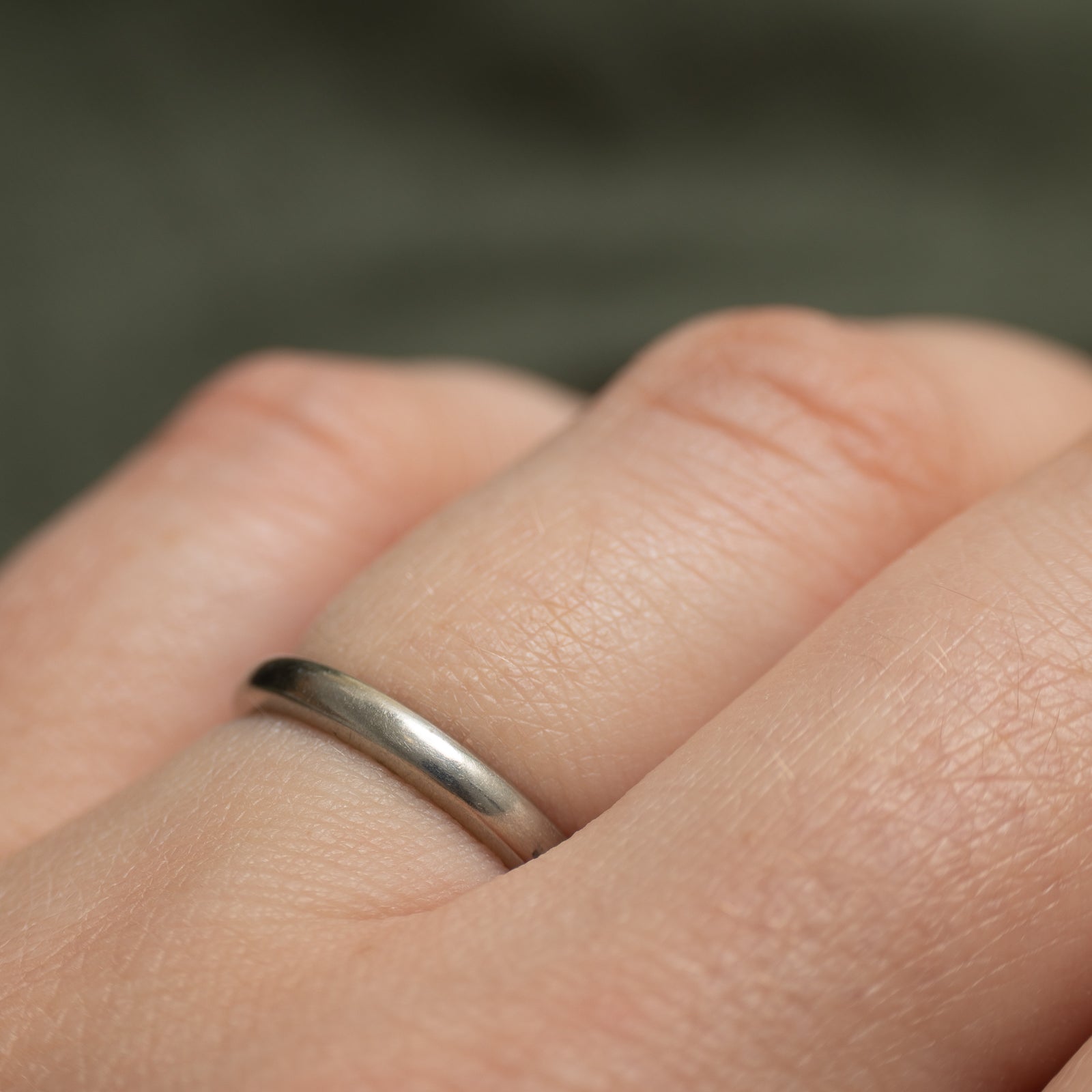 10k White Gold Thin Band | 2.6mm | SZ 4.75