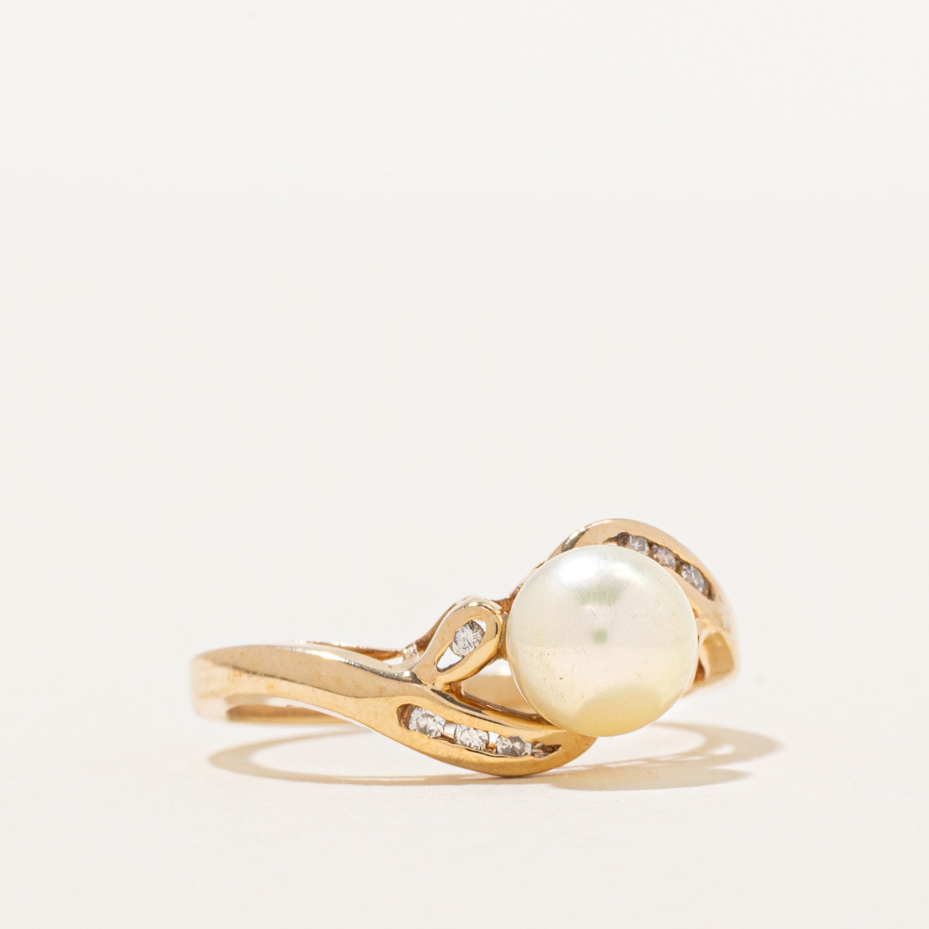 Pearl & Channel Diamond Ring | 004ctw | SZ 5.75