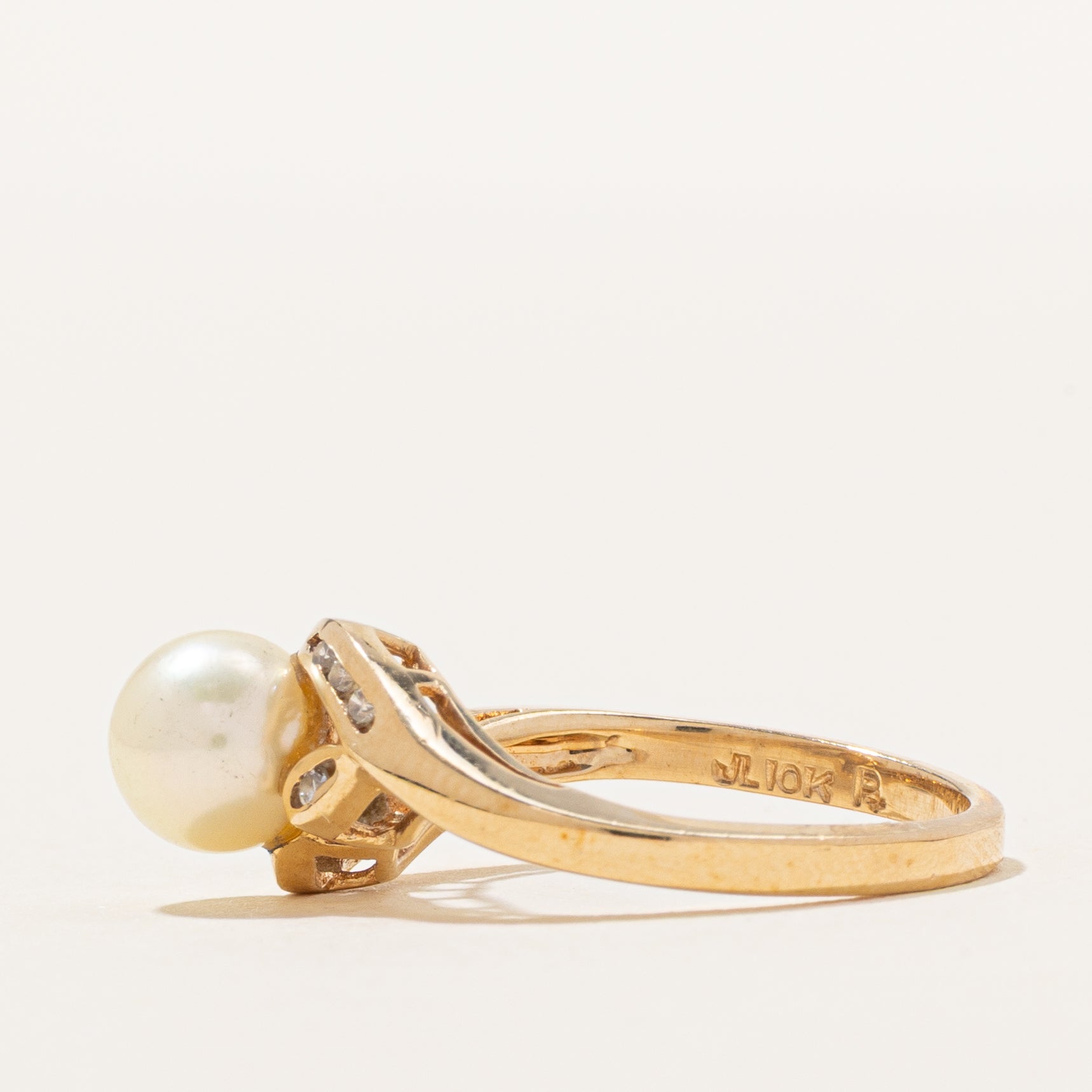 Pearl & Channel Diamond Ring | 004ctw | SZ 5.75
