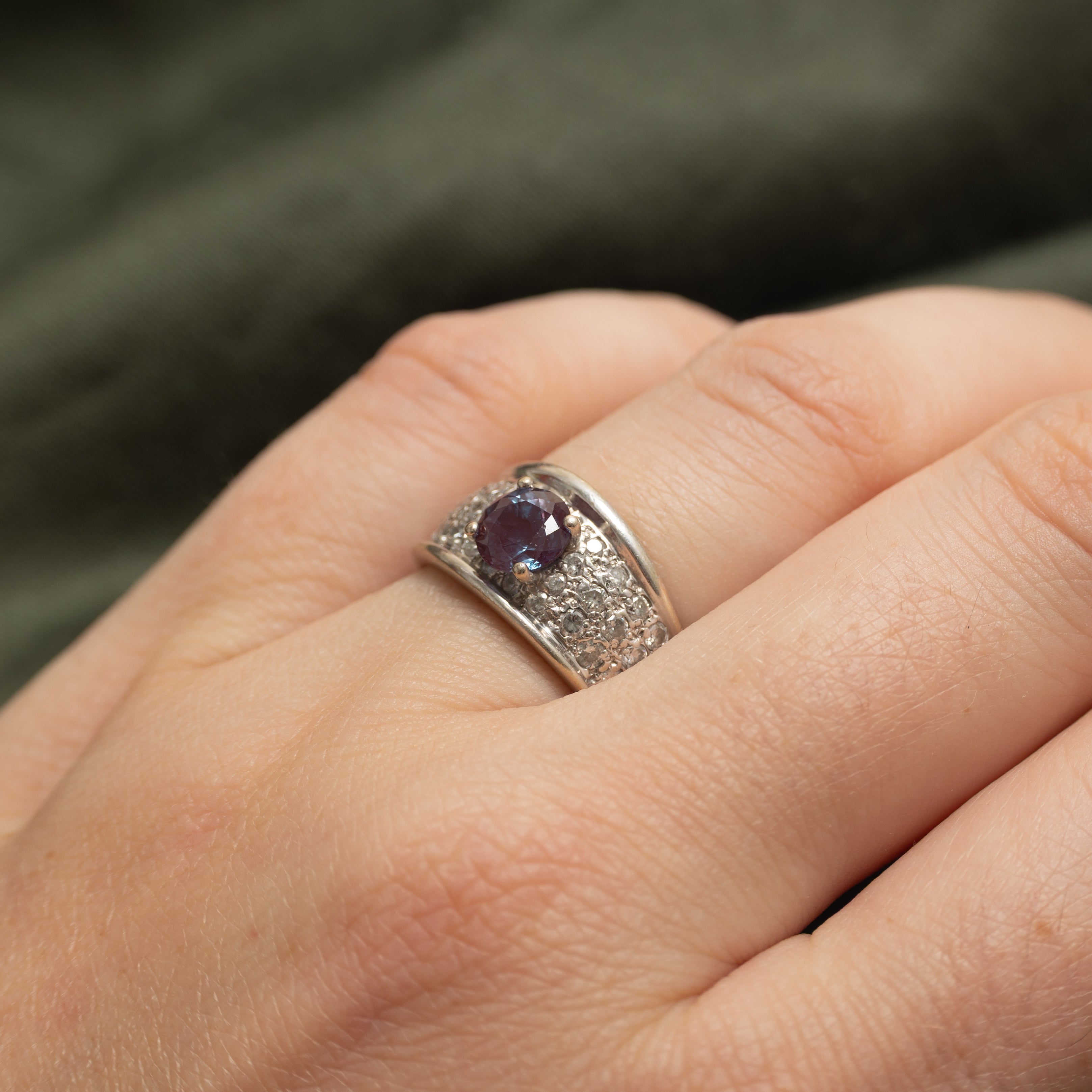 Pave Set Diamond & Synthetic Colour Changing Sapphire Ring | 0.90ctw, 0.45ct | SZ 5.5