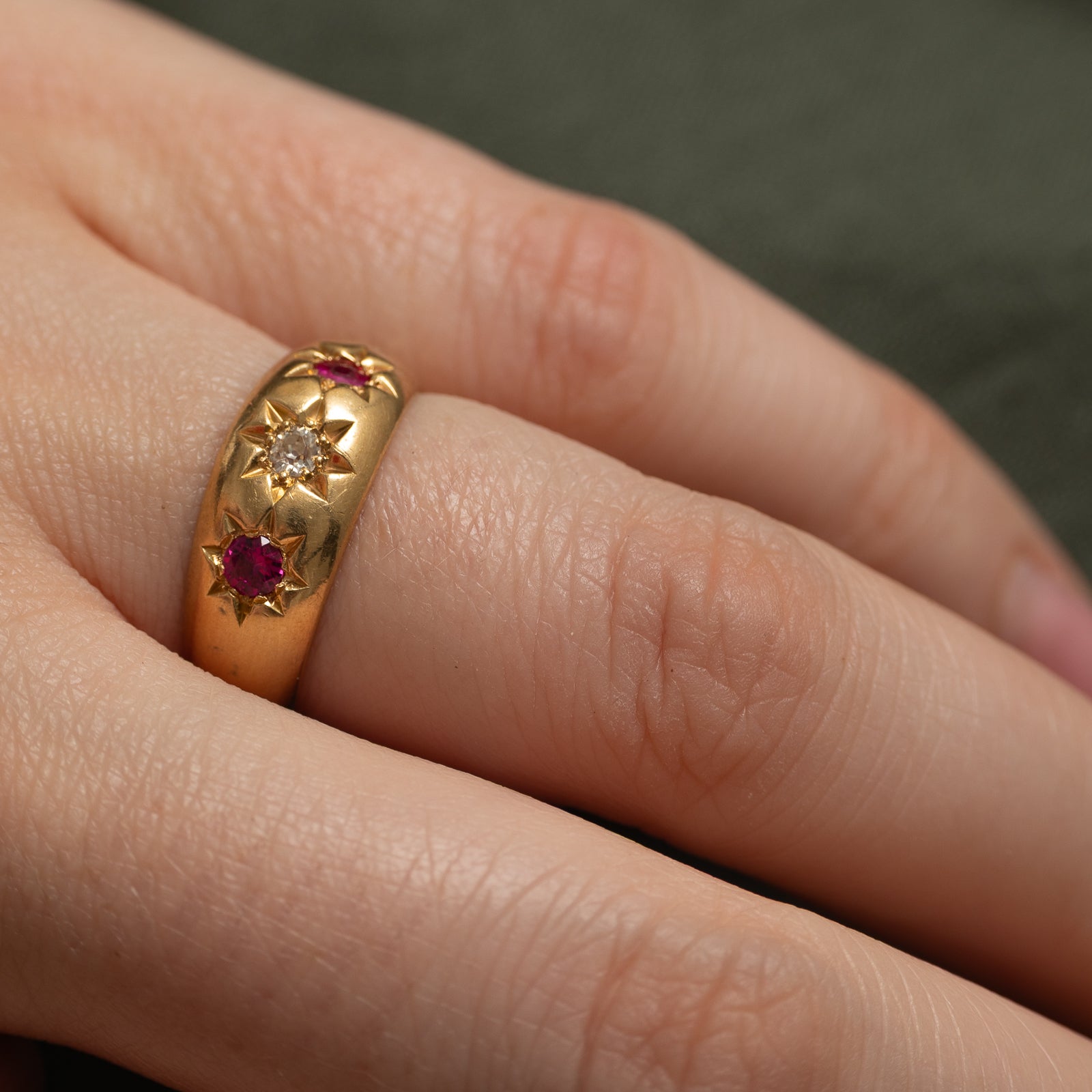 Bague Birmingham Star de 1914 sertie de rubis et de diamants | 0,20 ct au total, 0,06 ct | Taille 6