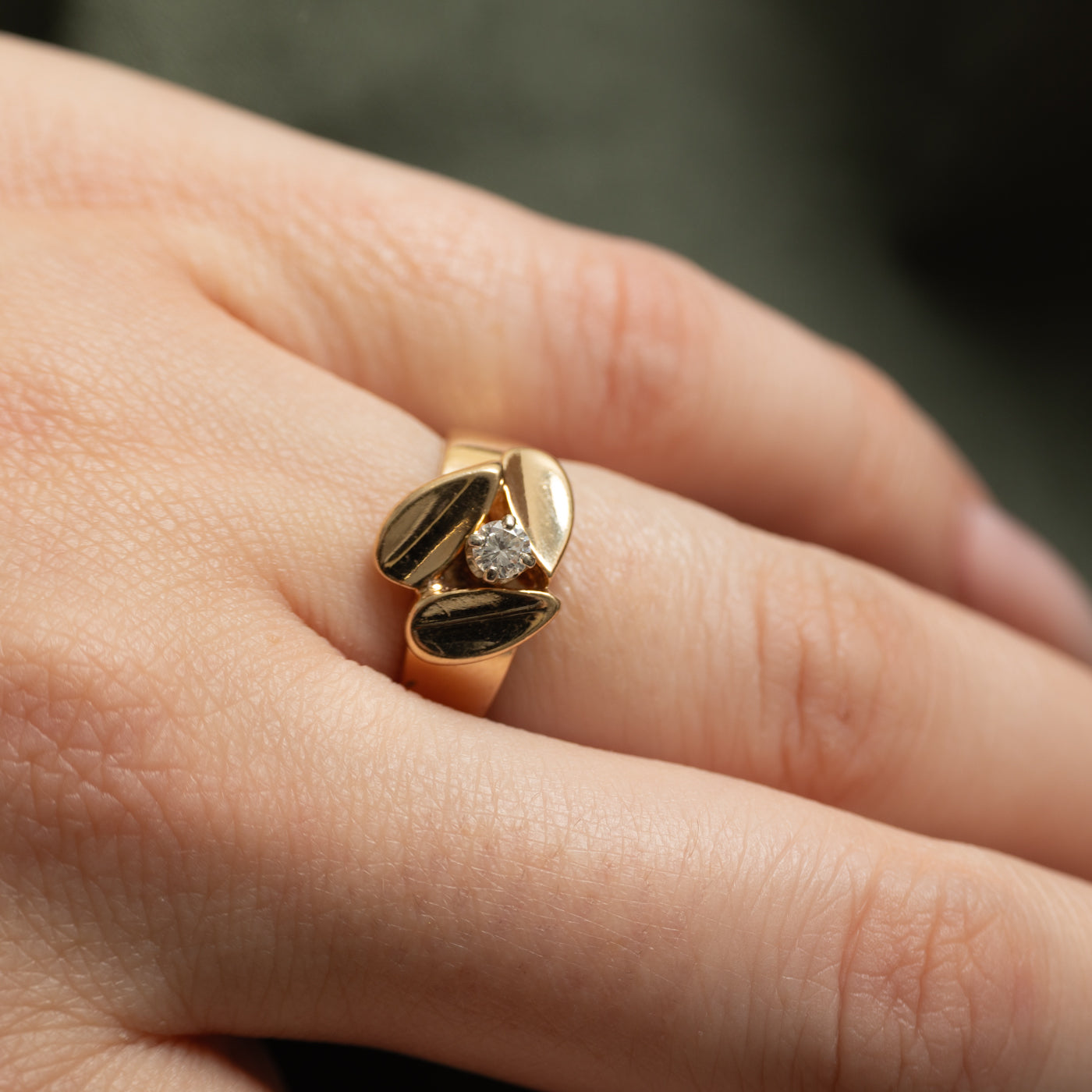 Solitaire Diamond Leaf Design Ring | 0.10ct | SZ 5.25