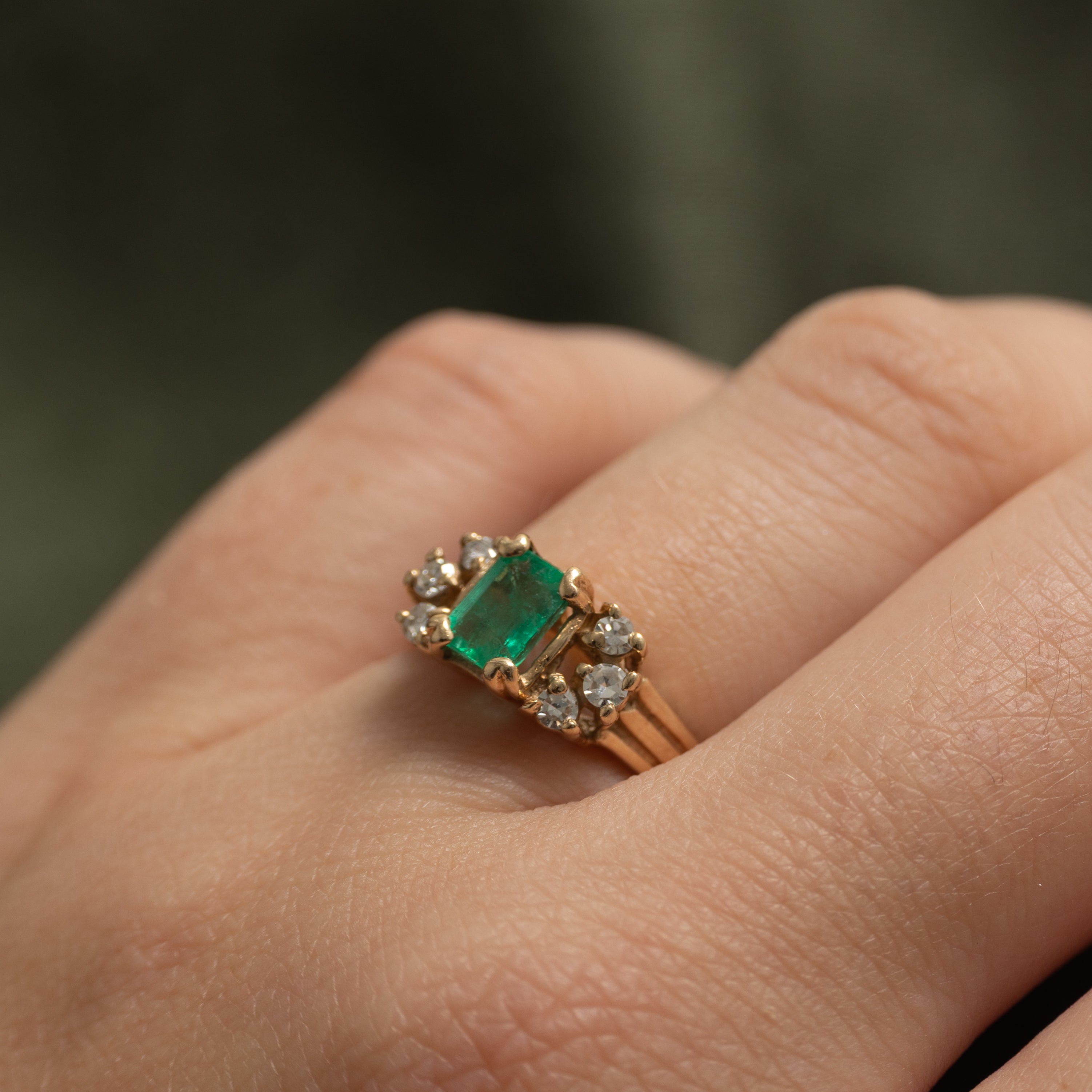 Emerald & Diamond Grooved Ring | 0.48ct, 0.12ctw | SZ 5.25