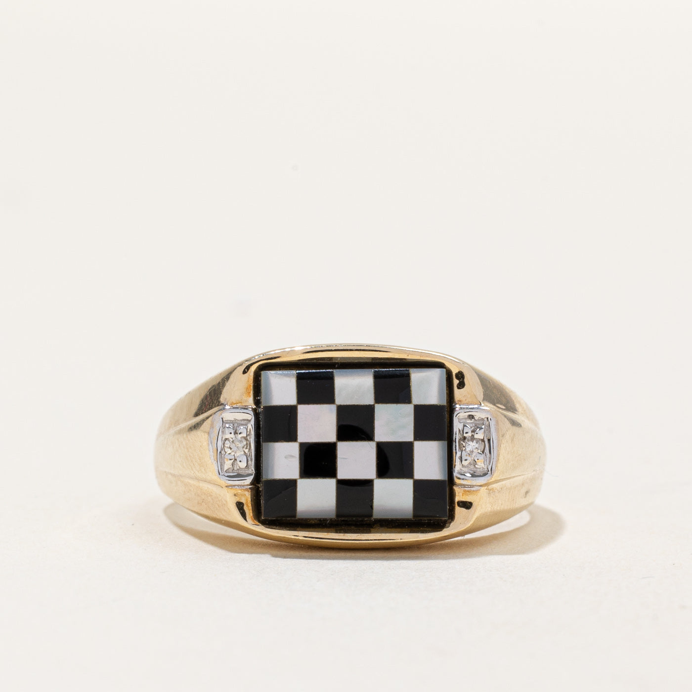 Bague à damier en onyx et nacre | 1,50 ct, 0,01 ct | Taille 9,75 | 