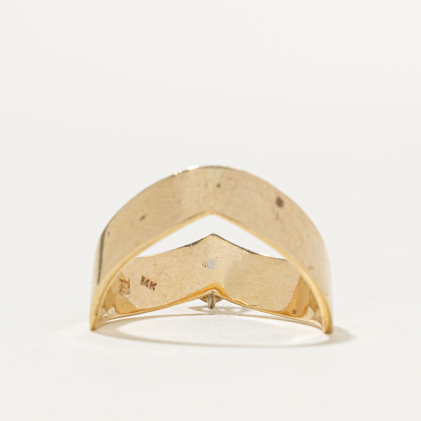 14k Illusion Set Diamond Chevron Ring | 0.12ct | SZ 8.5