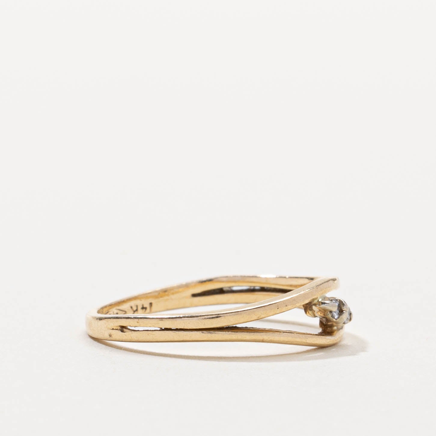 14k Diagonal Diamond Split Bypass Ring | SZ 6