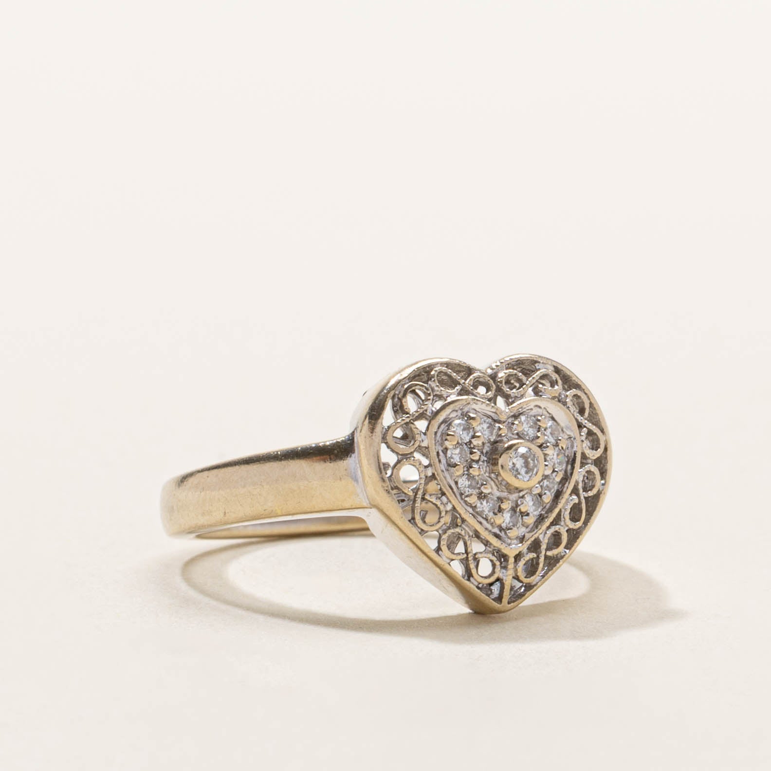 18k Bezel Set Diamond Openwork Heart Ring | SZ 6.5