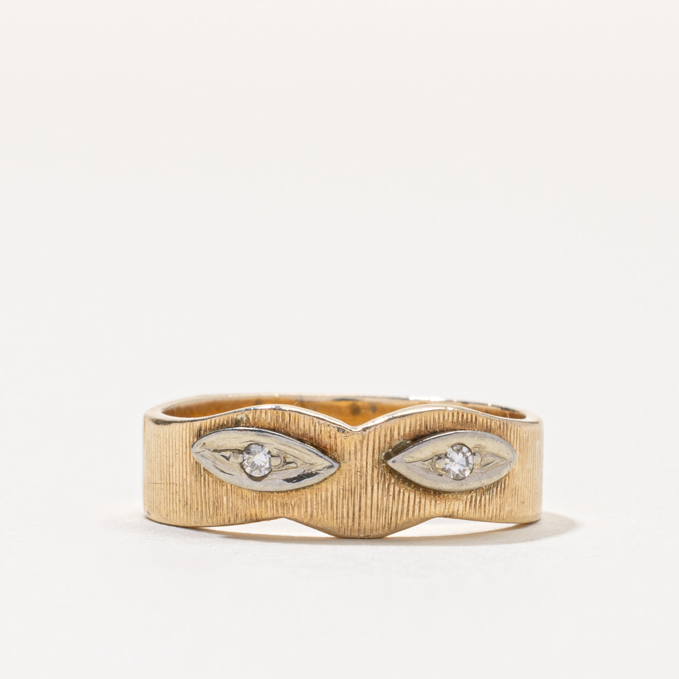 14k Illusion Set Diamond Fluted Wave Band | SZ 4.5