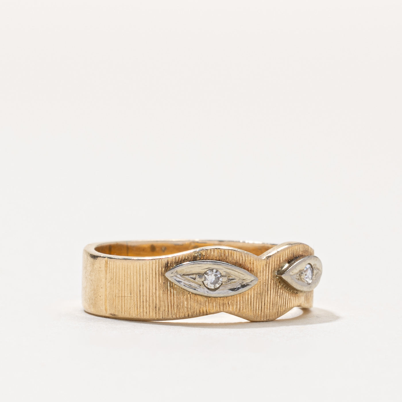 14k Illusion Set Diamond Fluted Wave Band | SZ 4.5