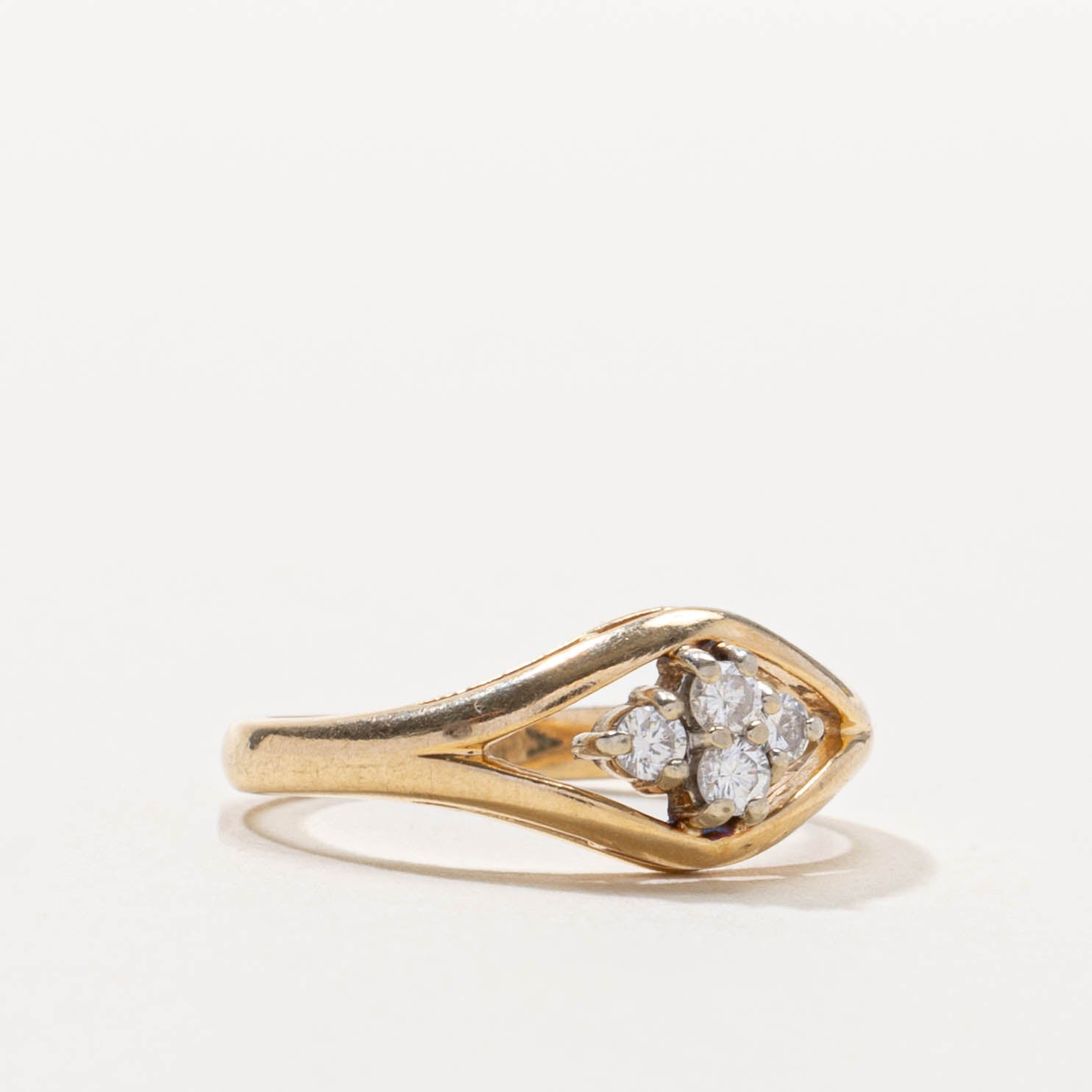 14k Diamond Cluster Split Shank Ring | SZ 4.25