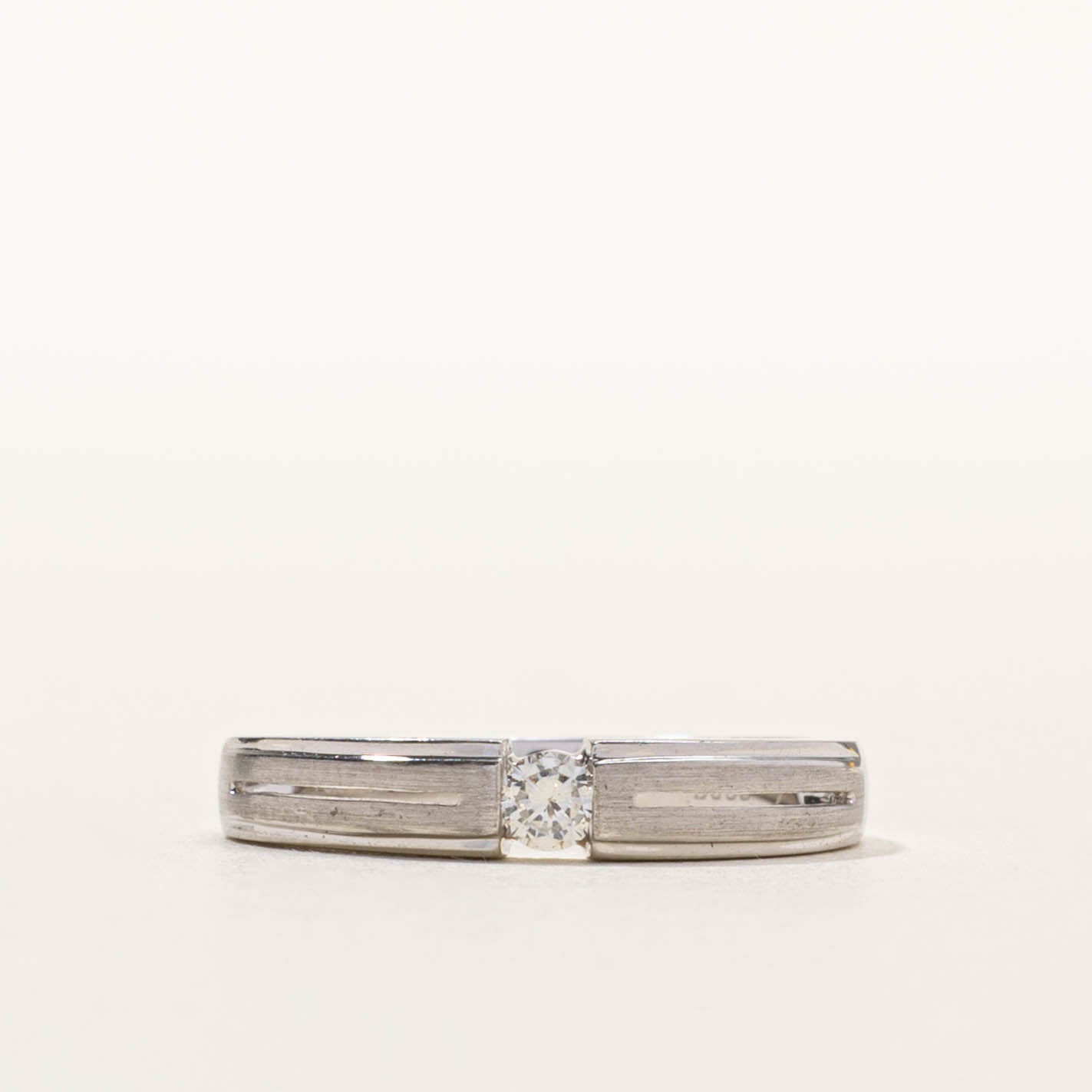 18k Tension Set Diamond Grooved Ring | SZ 5.75