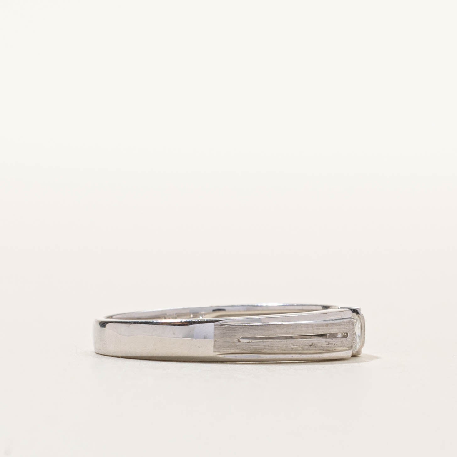 18k Tension Set Diamond Grooved Ring | SZ 5.75