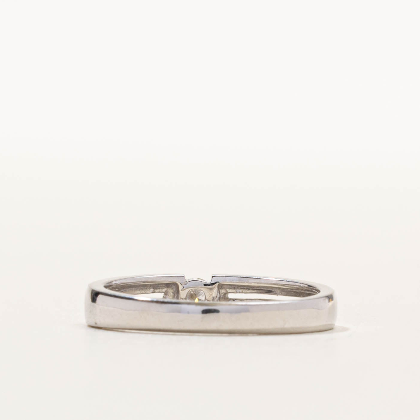 18k Tension Set Diamond Grooved Ring | SZ 5.75