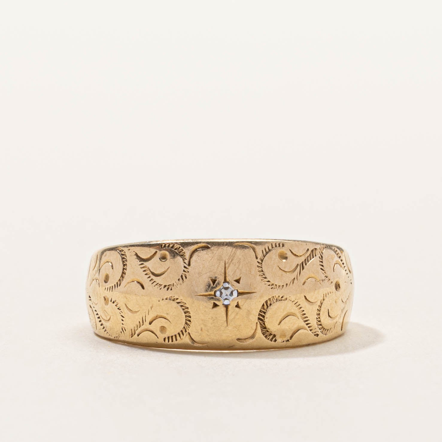 14k Star Set Diamond Engraved Dome Ring | SZ 6.5