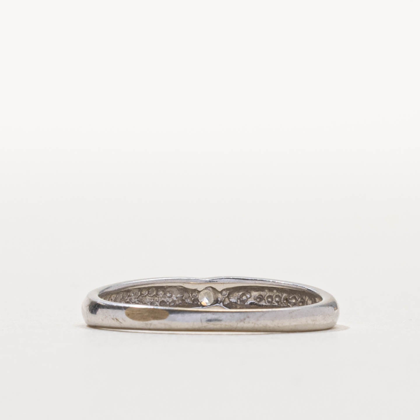 18k Flush Set Diamond Grooved Band | SZ 6