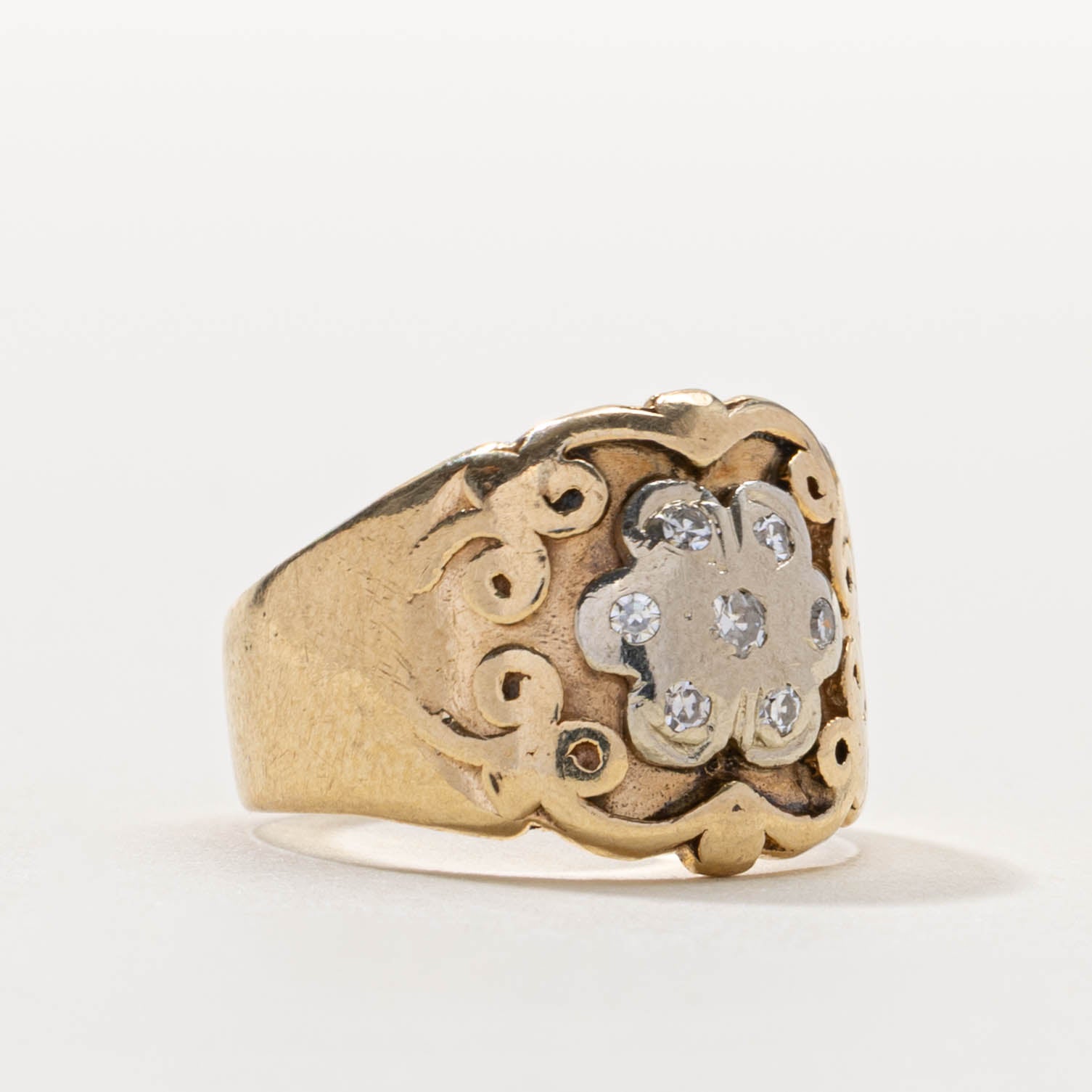 14k Two Tone Diamond Daisy Cocktail Ring | SZ 4.25