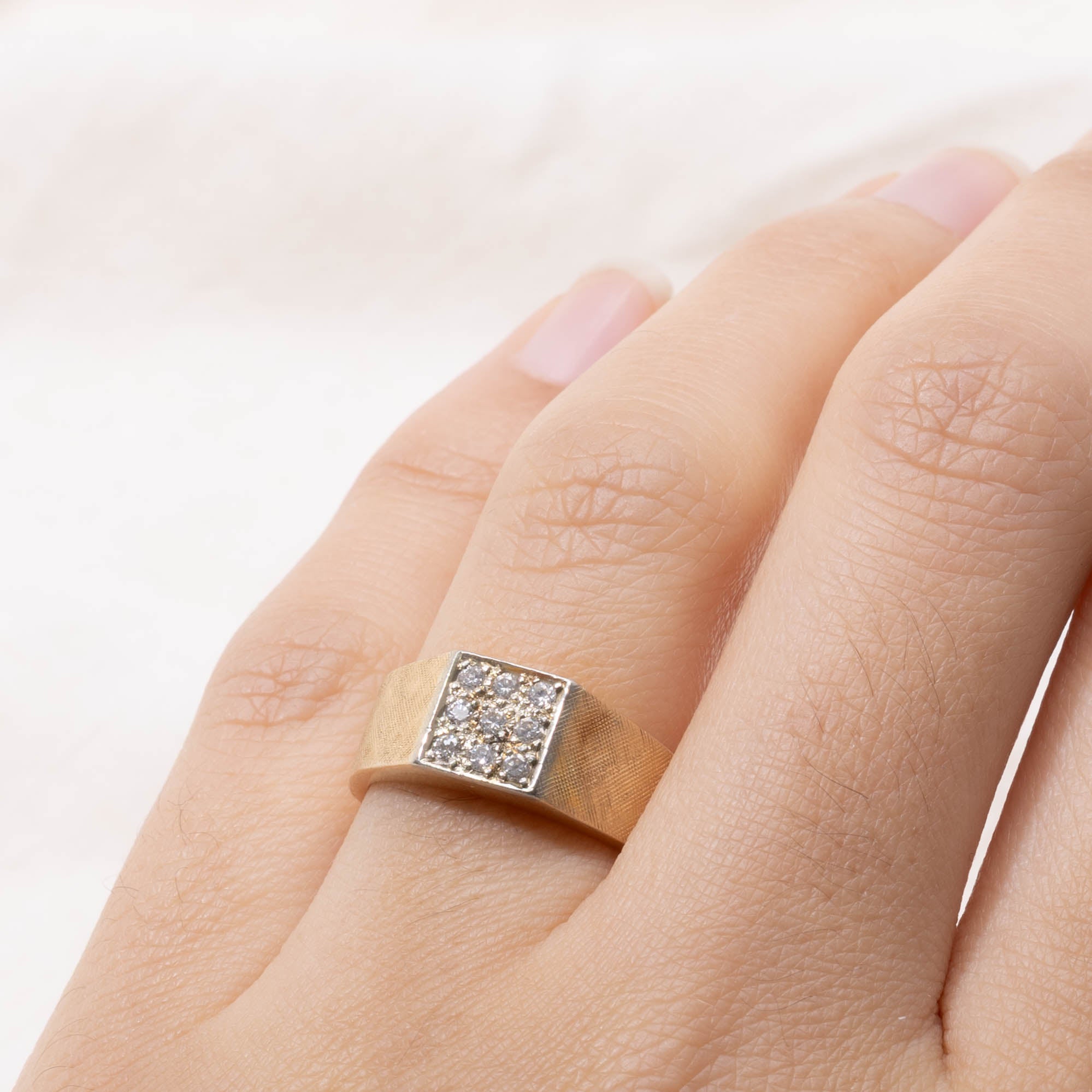 14k Diamond Grid Textured Ring | SZ 5.75