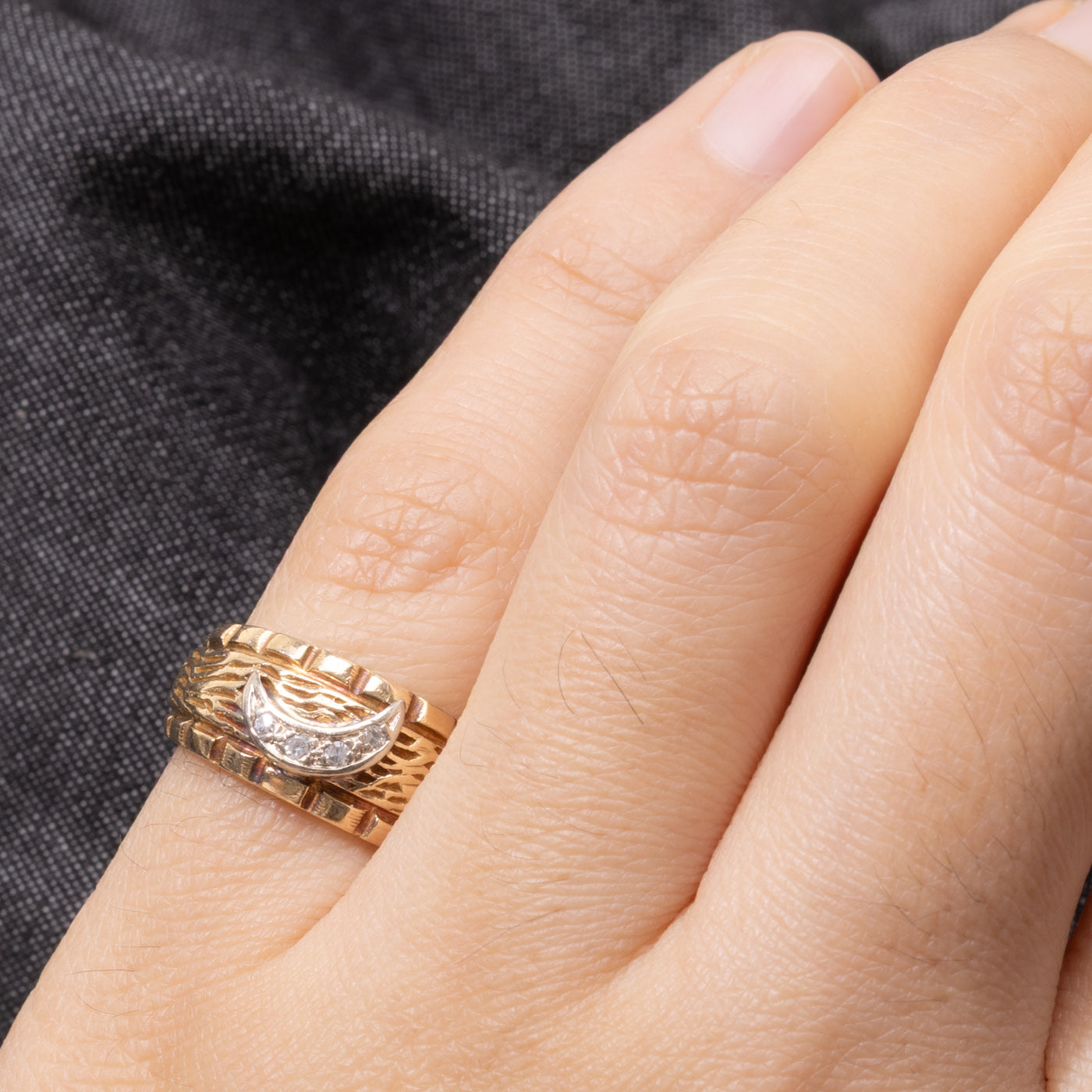 14k Diamond Moon Textured Band | SZ 4