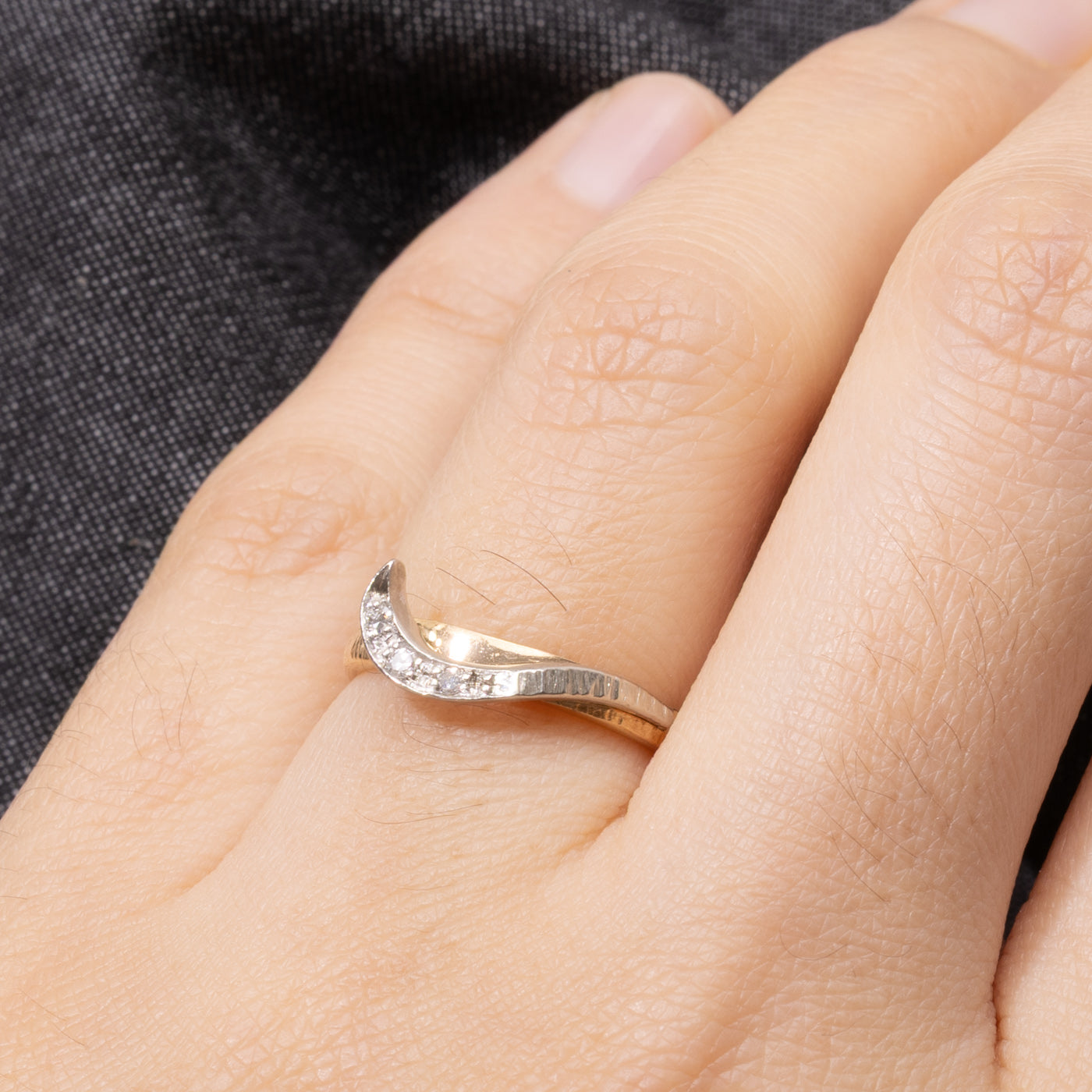 14k Diamond Textured Wave Ring | SZ 5