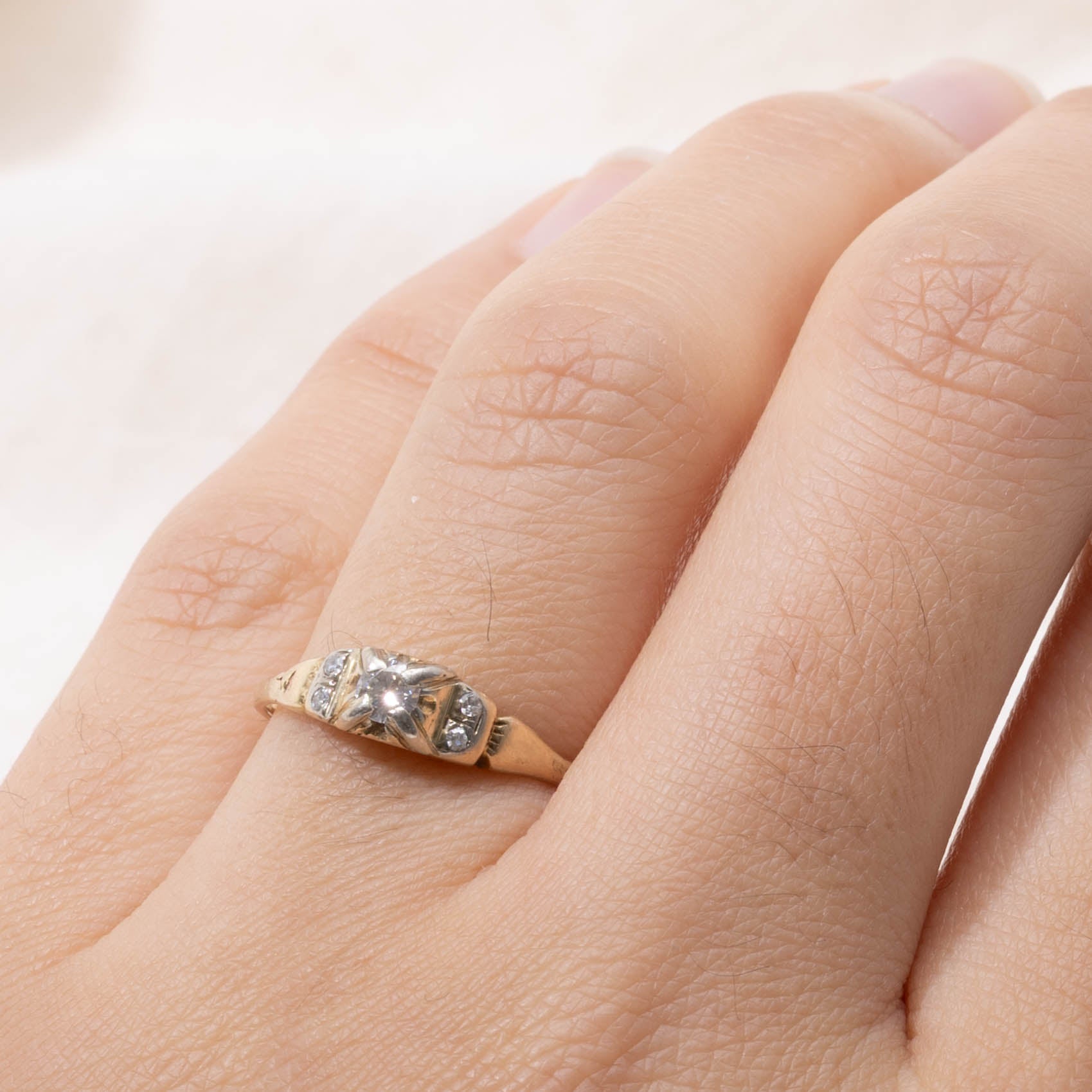 14k Illusion Set Diamond Engraved Ring | SZ 7