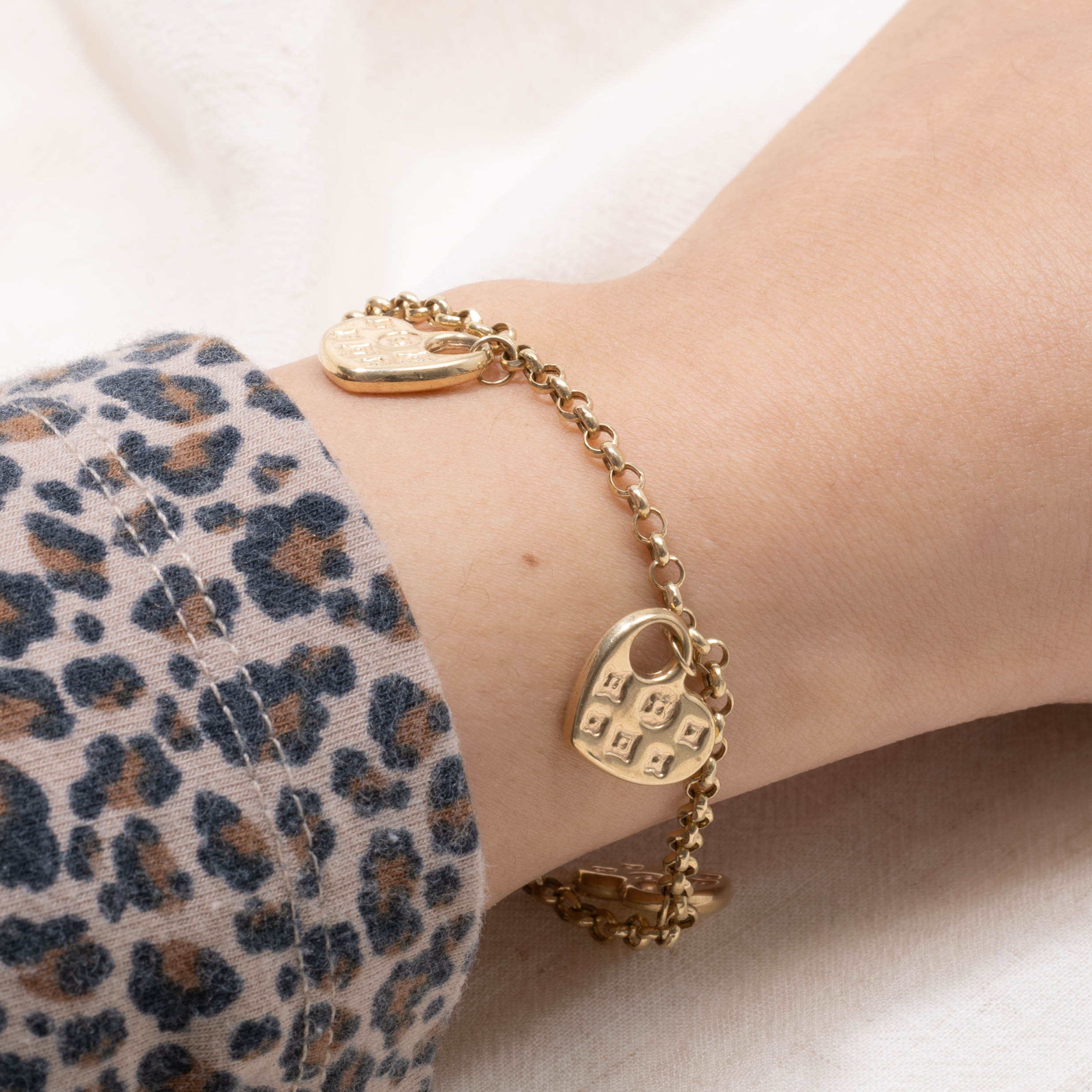 18k Roll Link Heart Charm Bracelet