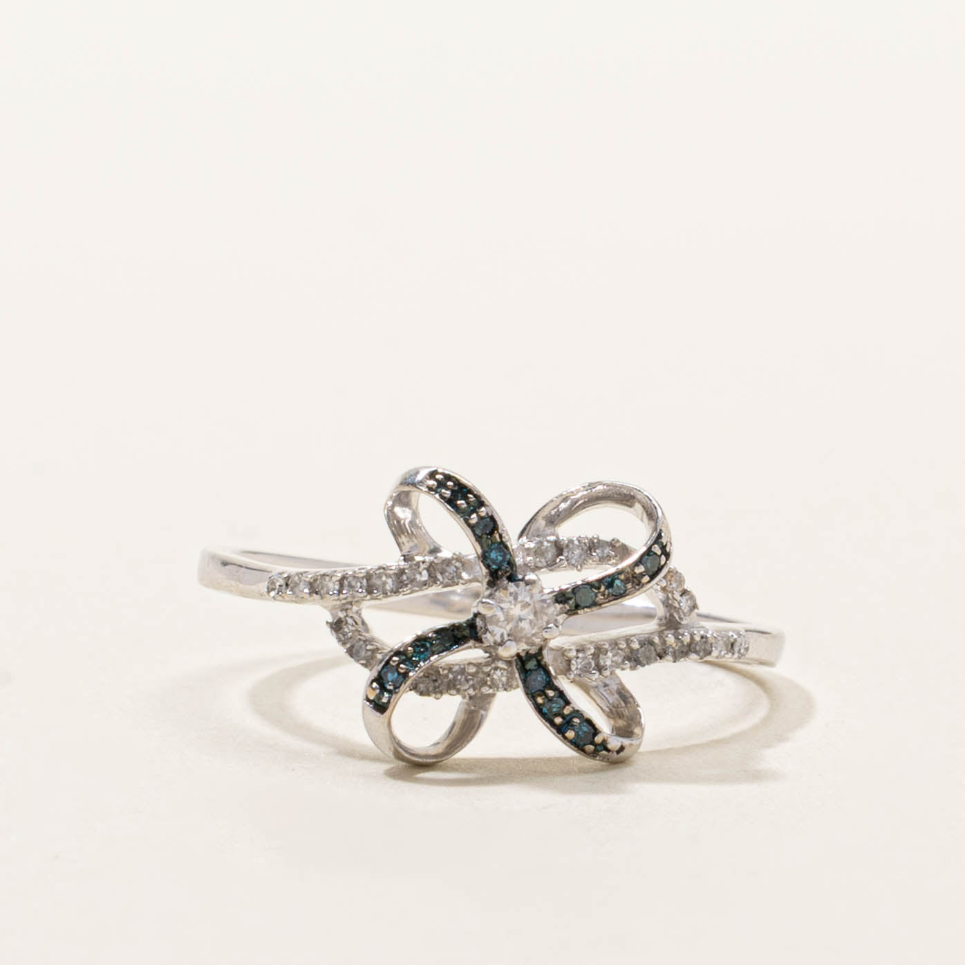 10k Blue & White Diamond Openwork Ribbon Ring | SZ 8.25