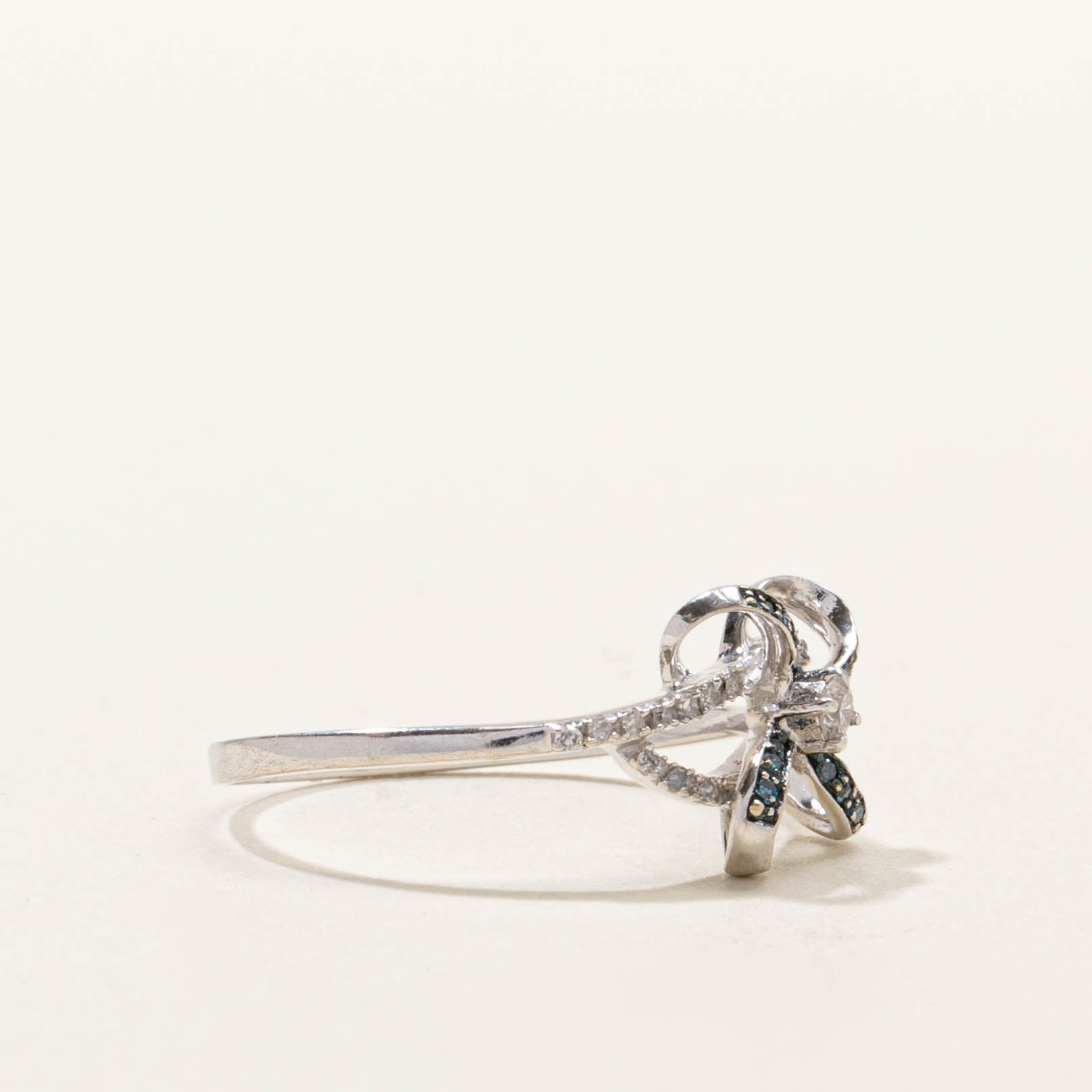 10k Blue & White Diamond Openwork Ribbon Ring | SZ 8.25