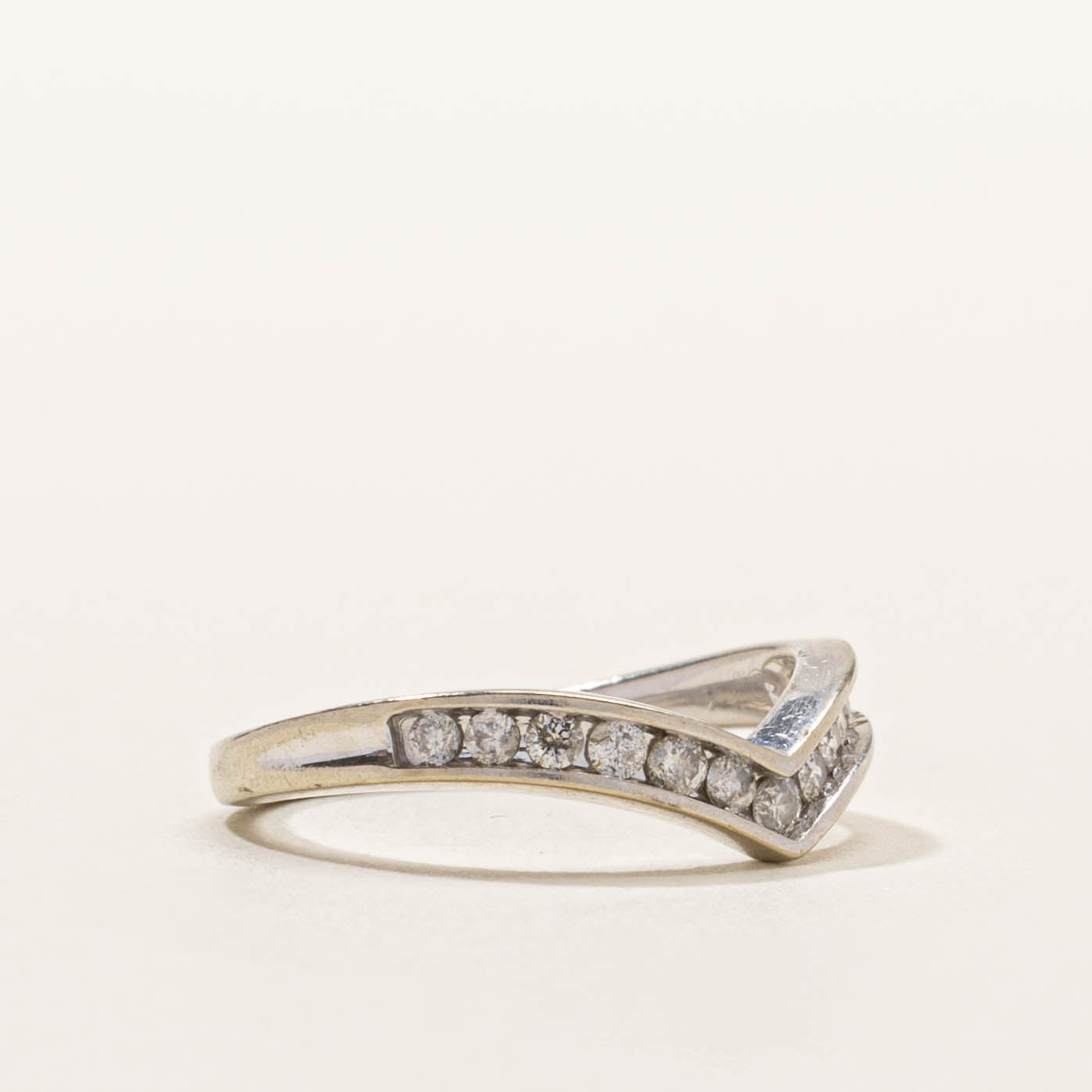 10k Channel Set Diamond Chevron Ring | SZ 5.5