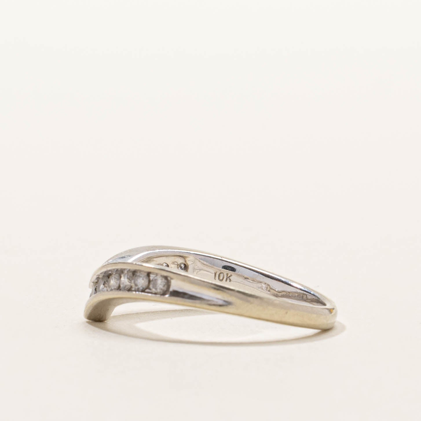 10k Channel Set Diamond Chevron Ring | SZ 5.5