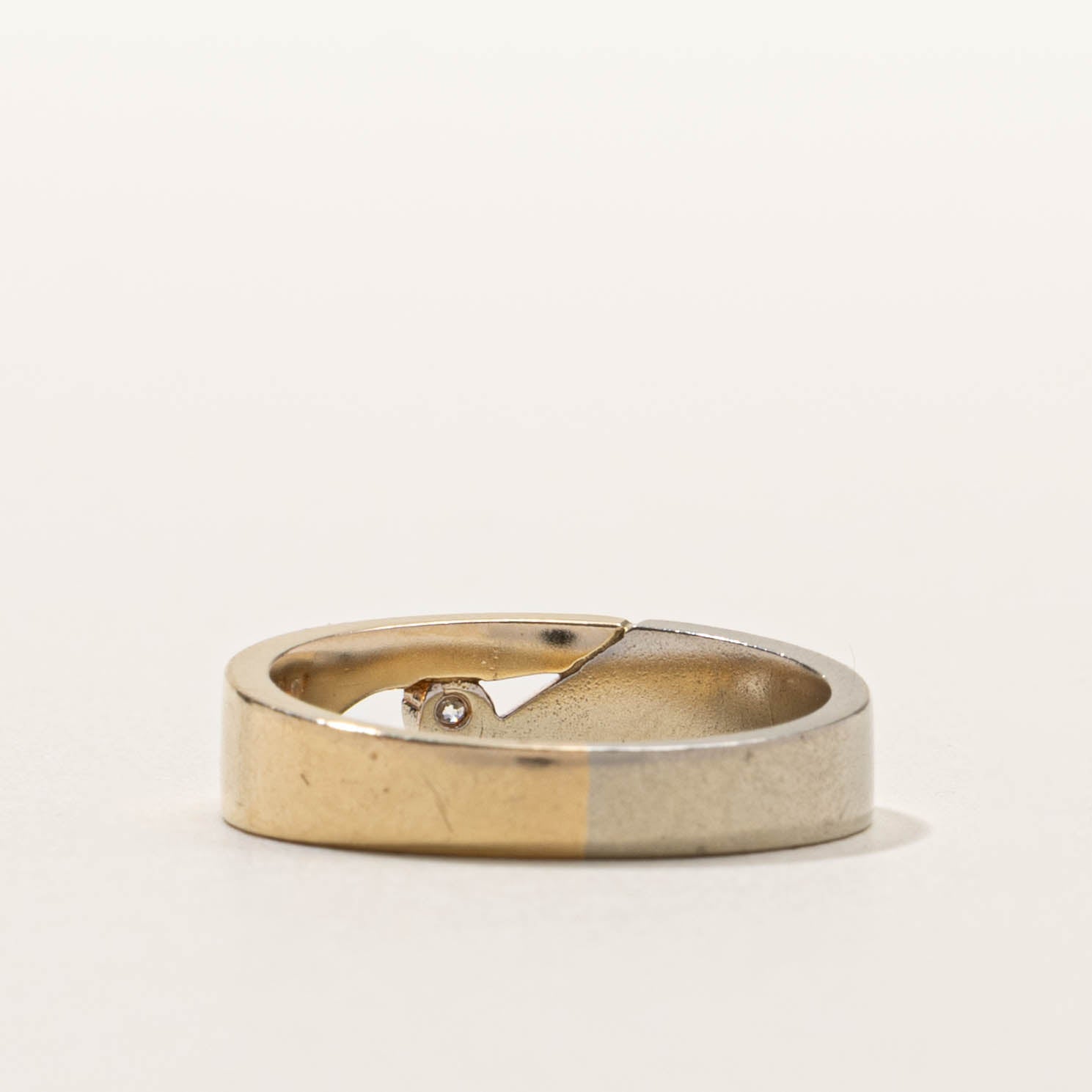 10k Two Tone Diamond Ravine Band | SZ 7.5