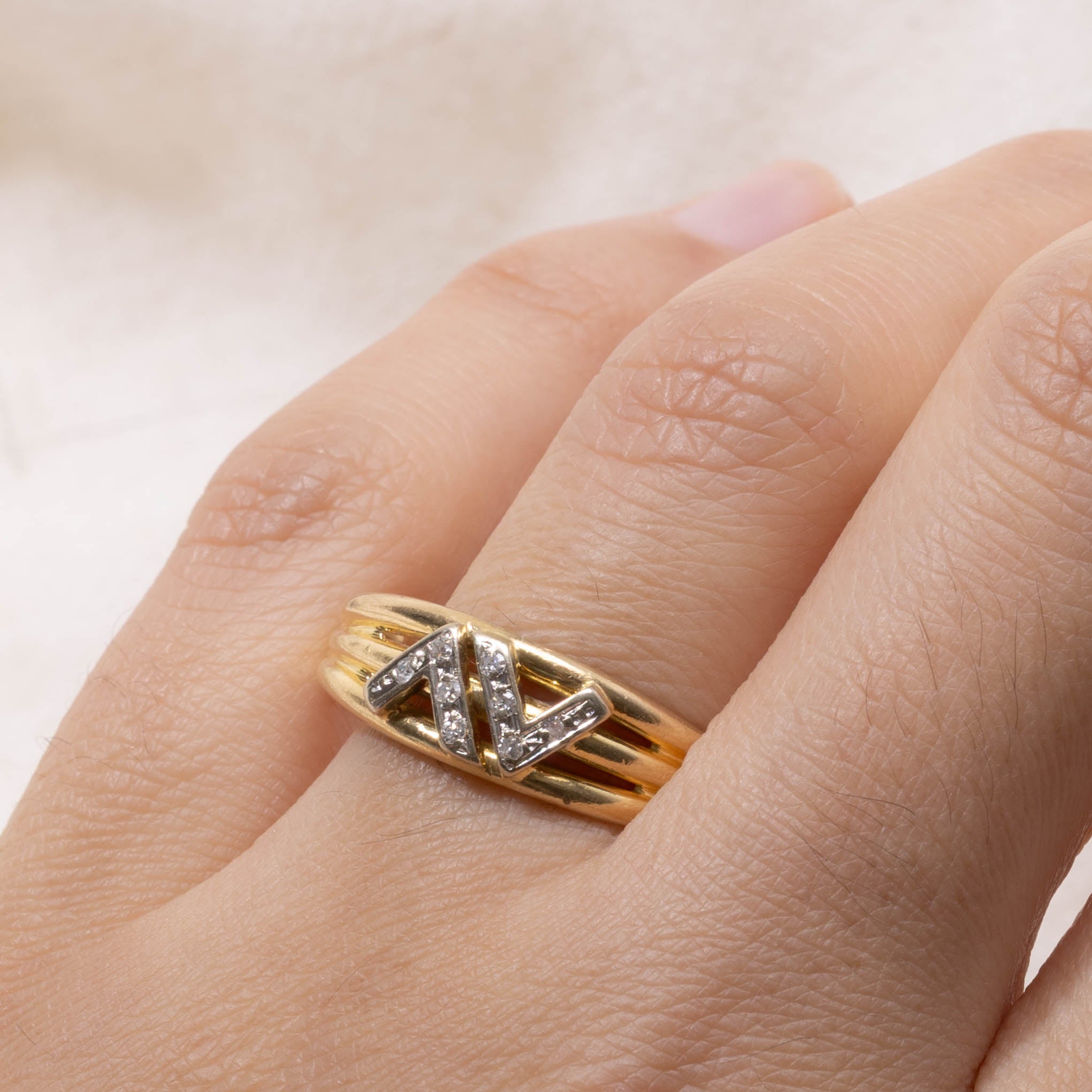 18k Diamond Accent Grooved Dome Ring | SZ 10.5