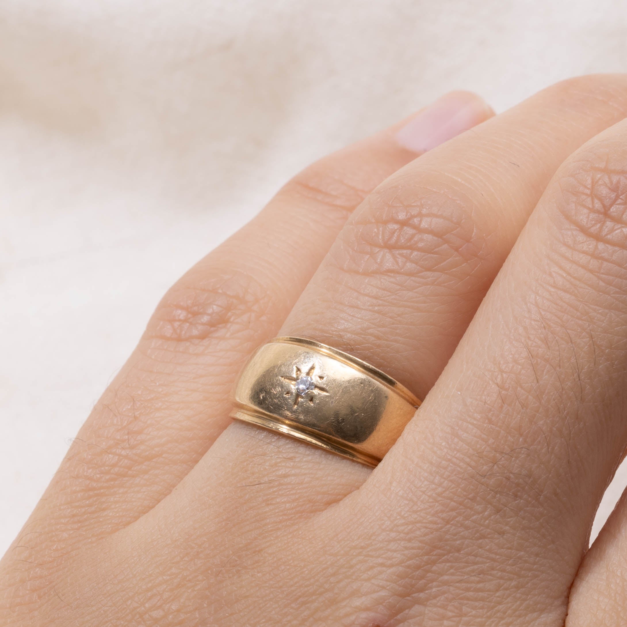 14k Star Set Diamond Grooved Dome Ring | SZ 6