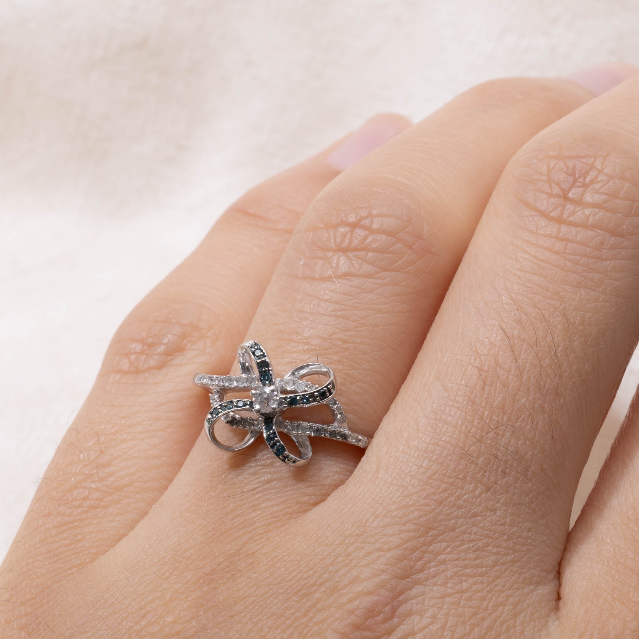 10k Blue & White Diamond Openwork Ribbon Ring | SZ 8.25