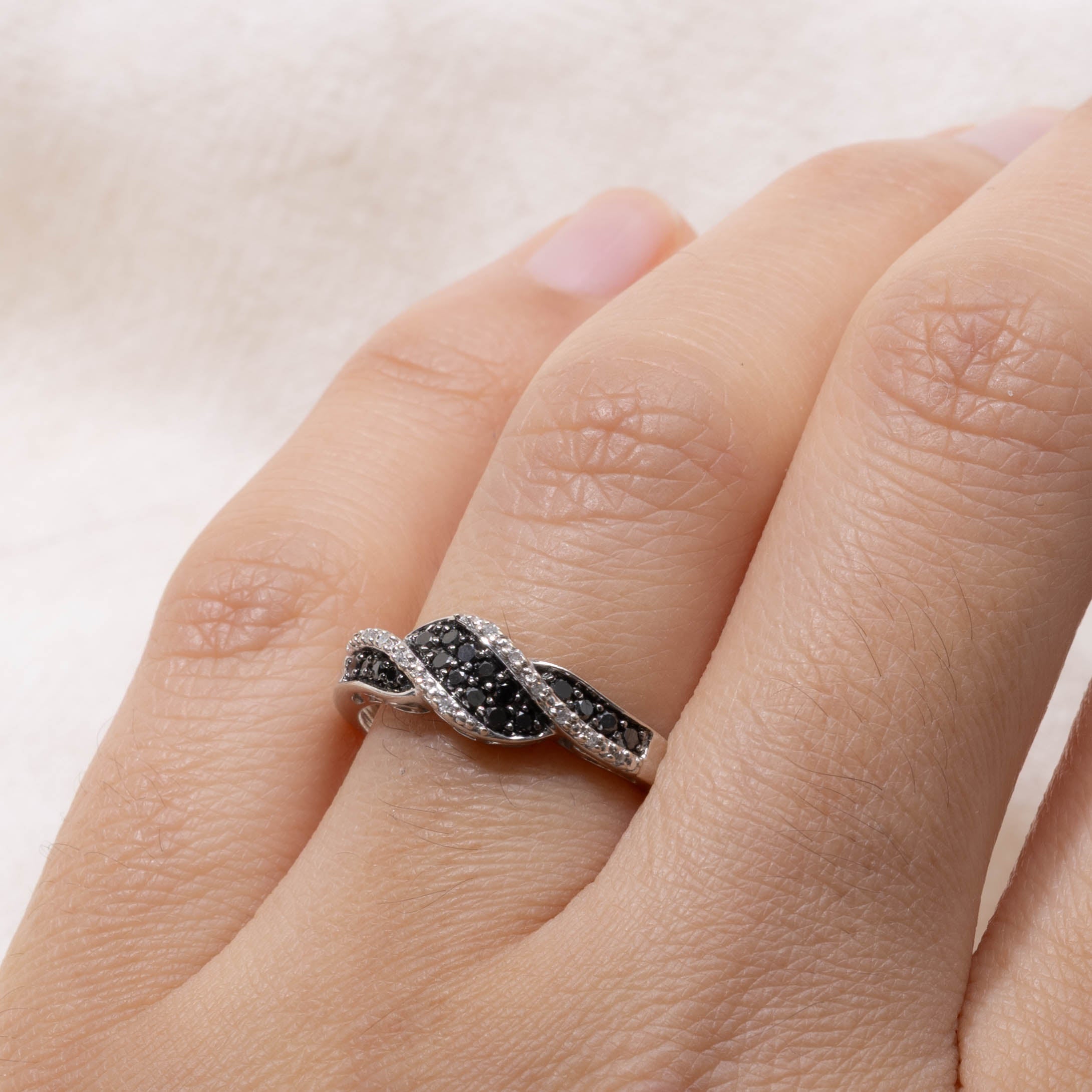 10k Black Diamond Twisted Wave Ring | SZ 6.75