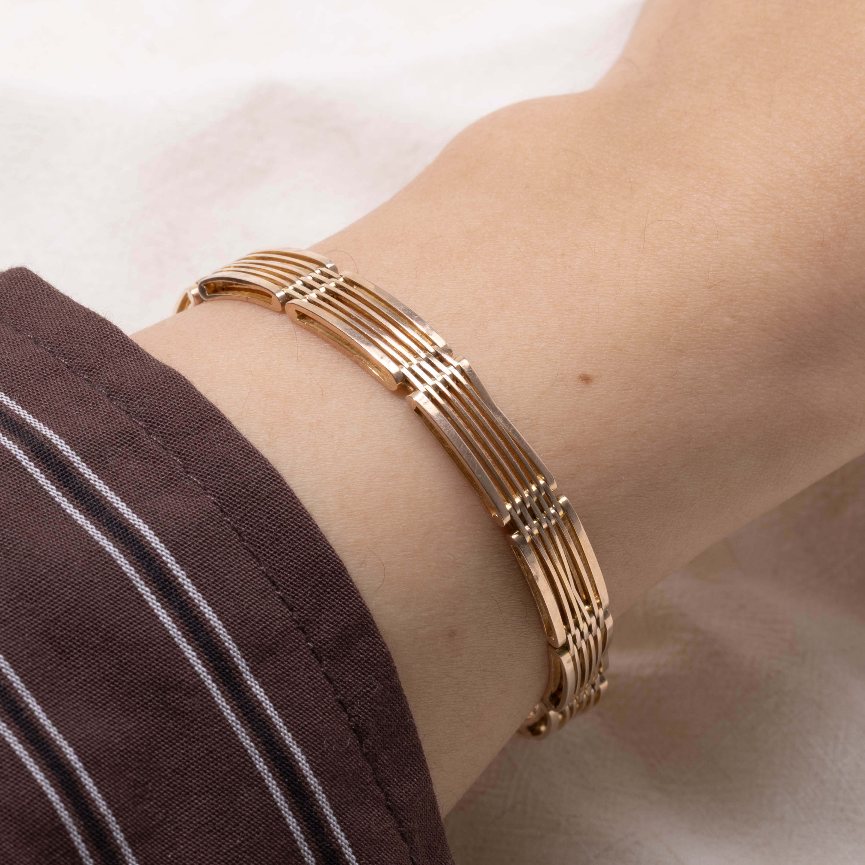 9k Yellow Gold Openwork Stacked Bar Bracelet