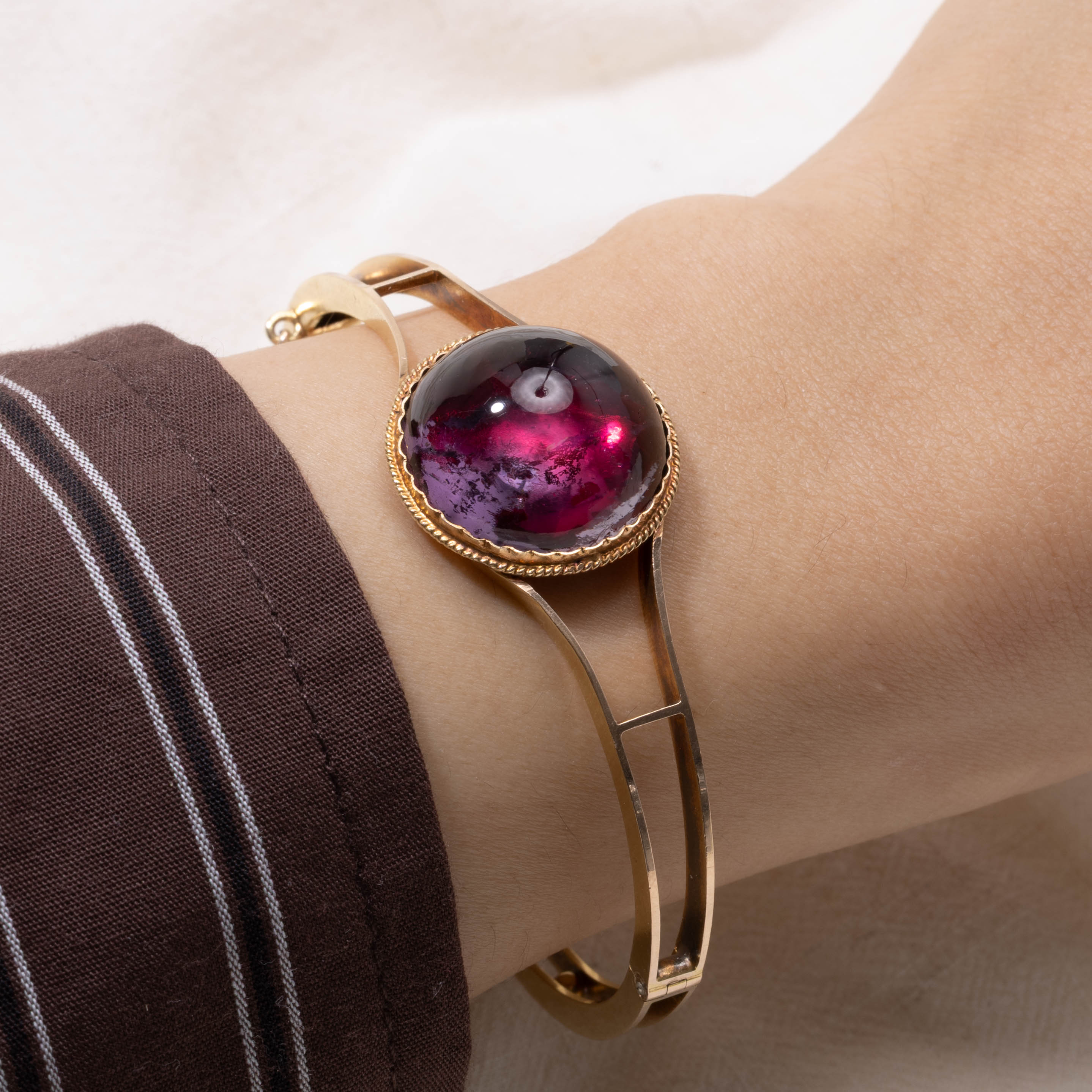 Antique Cabochon Amethyst Split Bangle | 20.00ct