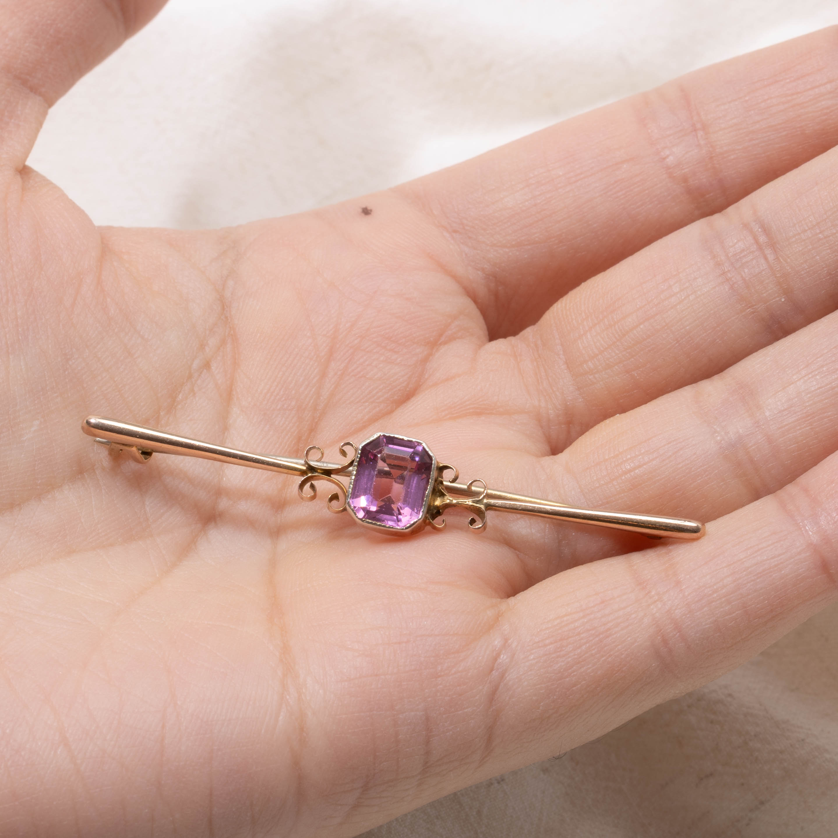 9k Antique Pink Glass Bar Brooch | 3.00ct