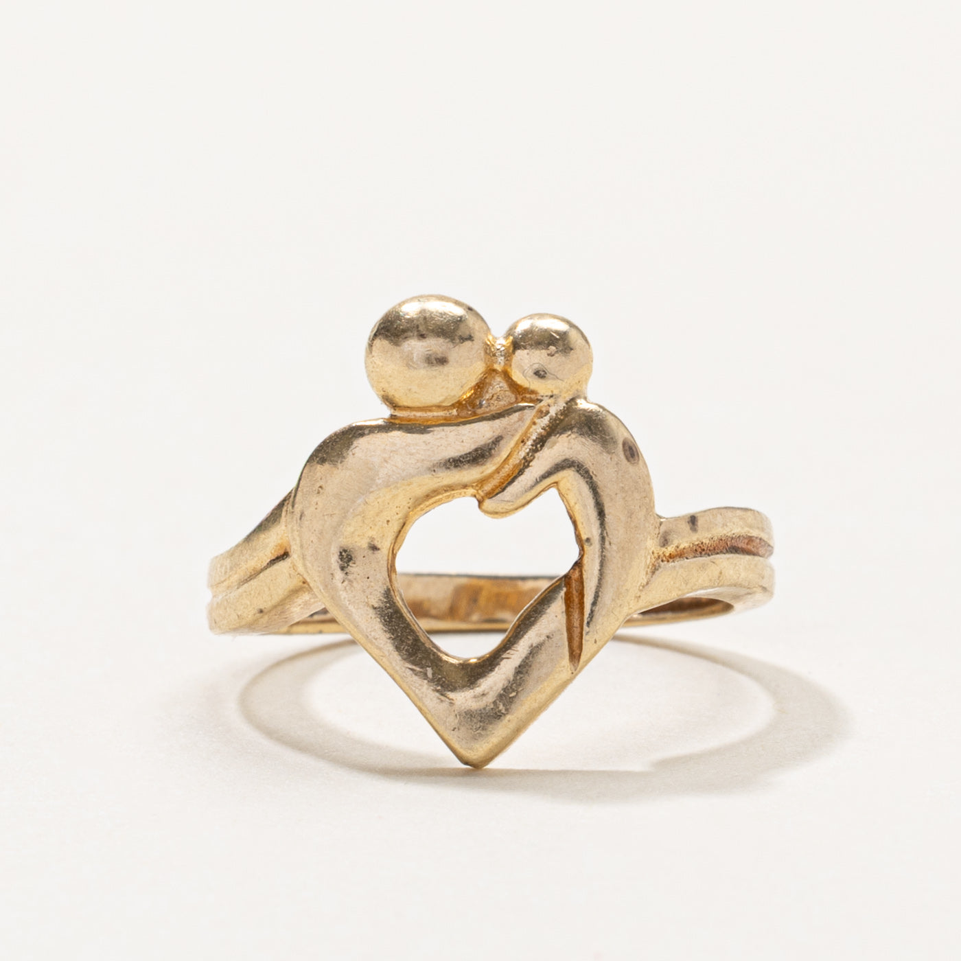 10k Hugging Figures Heart Ring | SZ 4.5