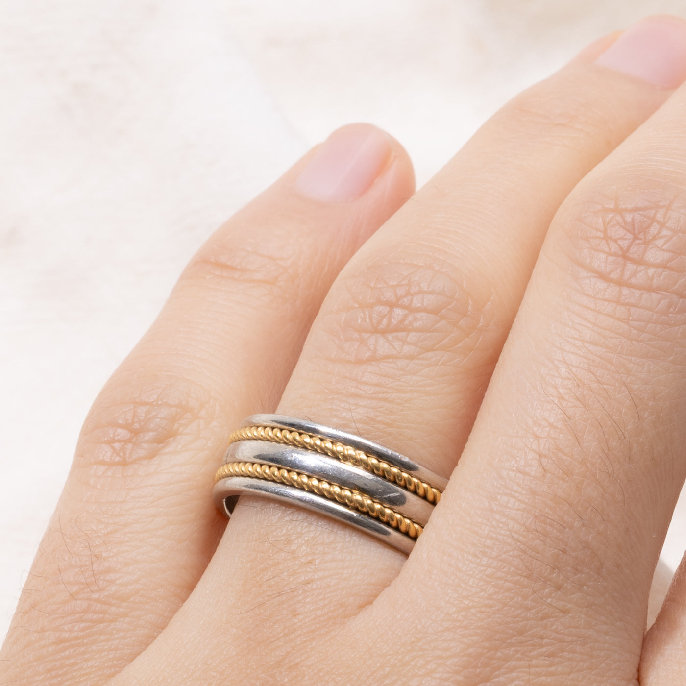 24k Yellow Gold & Platinum Rope Textured Band | 6.95mm | SZ 8.75