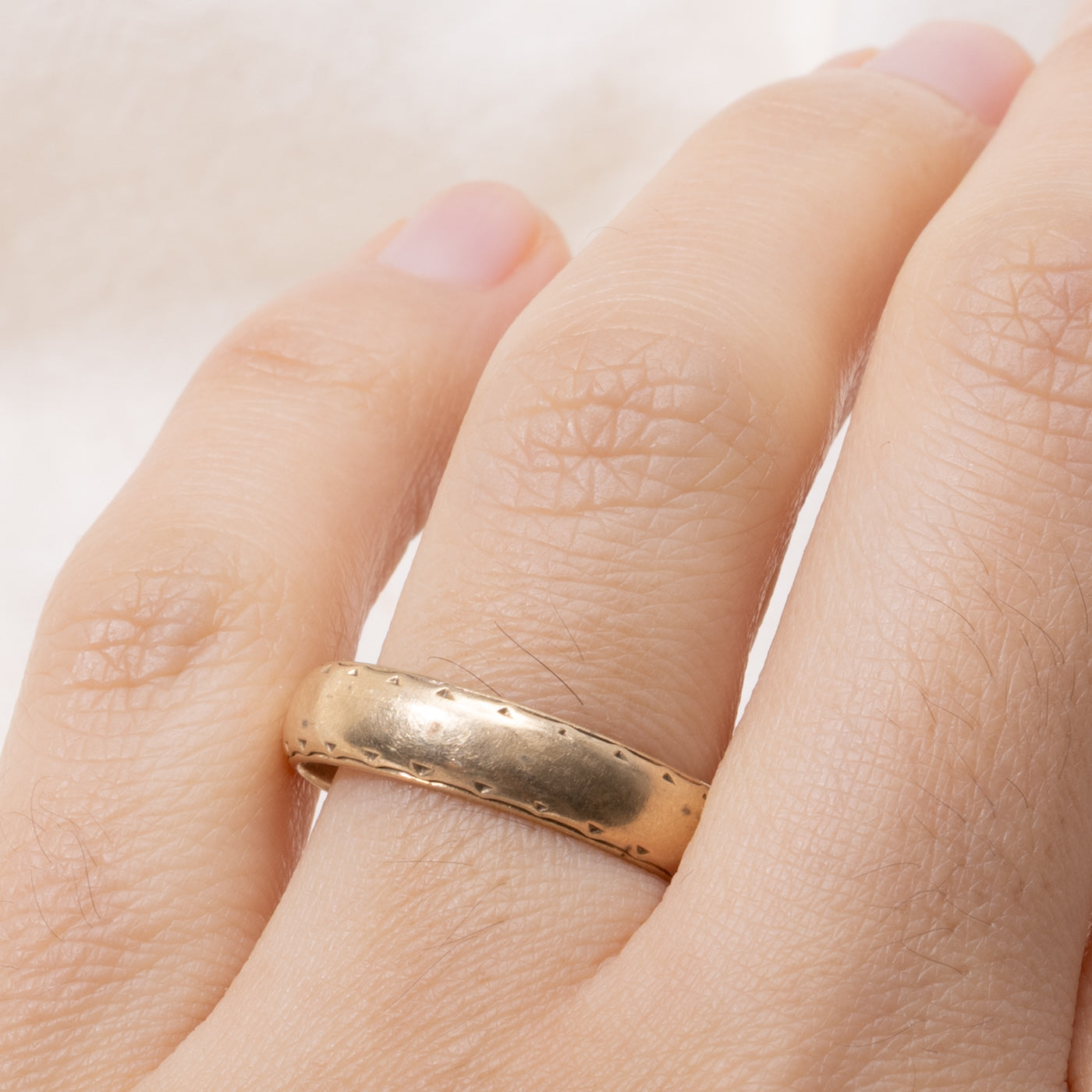 10k Textured Band | 4.85mm | SZ 9