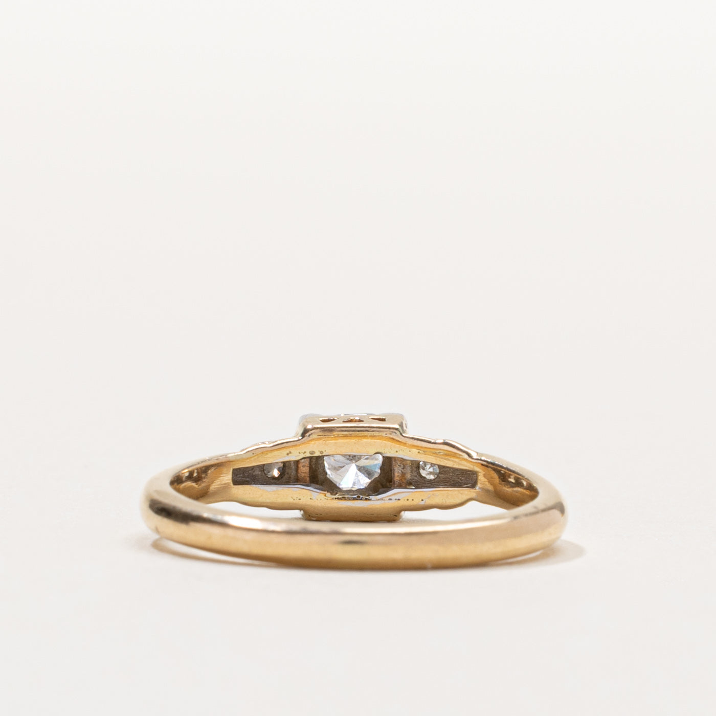 14k Illusion Set Diamond Accented Ring | 0.17ctw | SZ 7