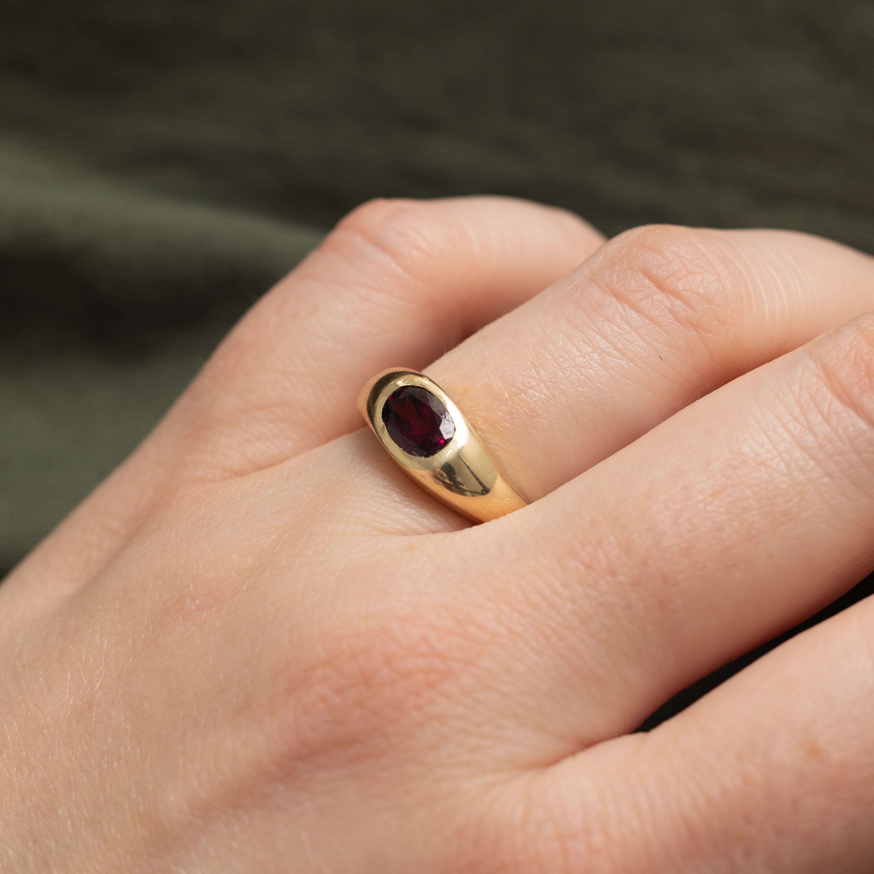 '100 Ways' 10k Oval Garnet Wavy Ring | SZ 6 | 1.21ct