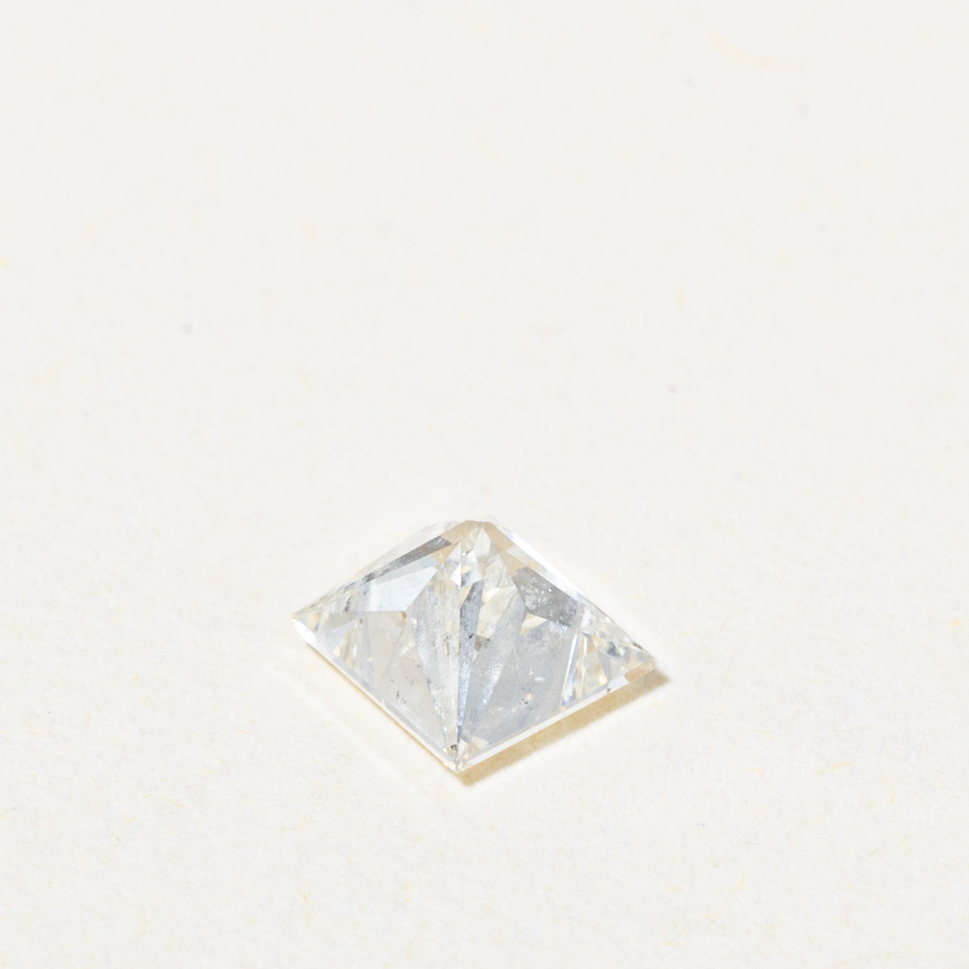 Diamant taille princesse non serti | 0,54 ct |