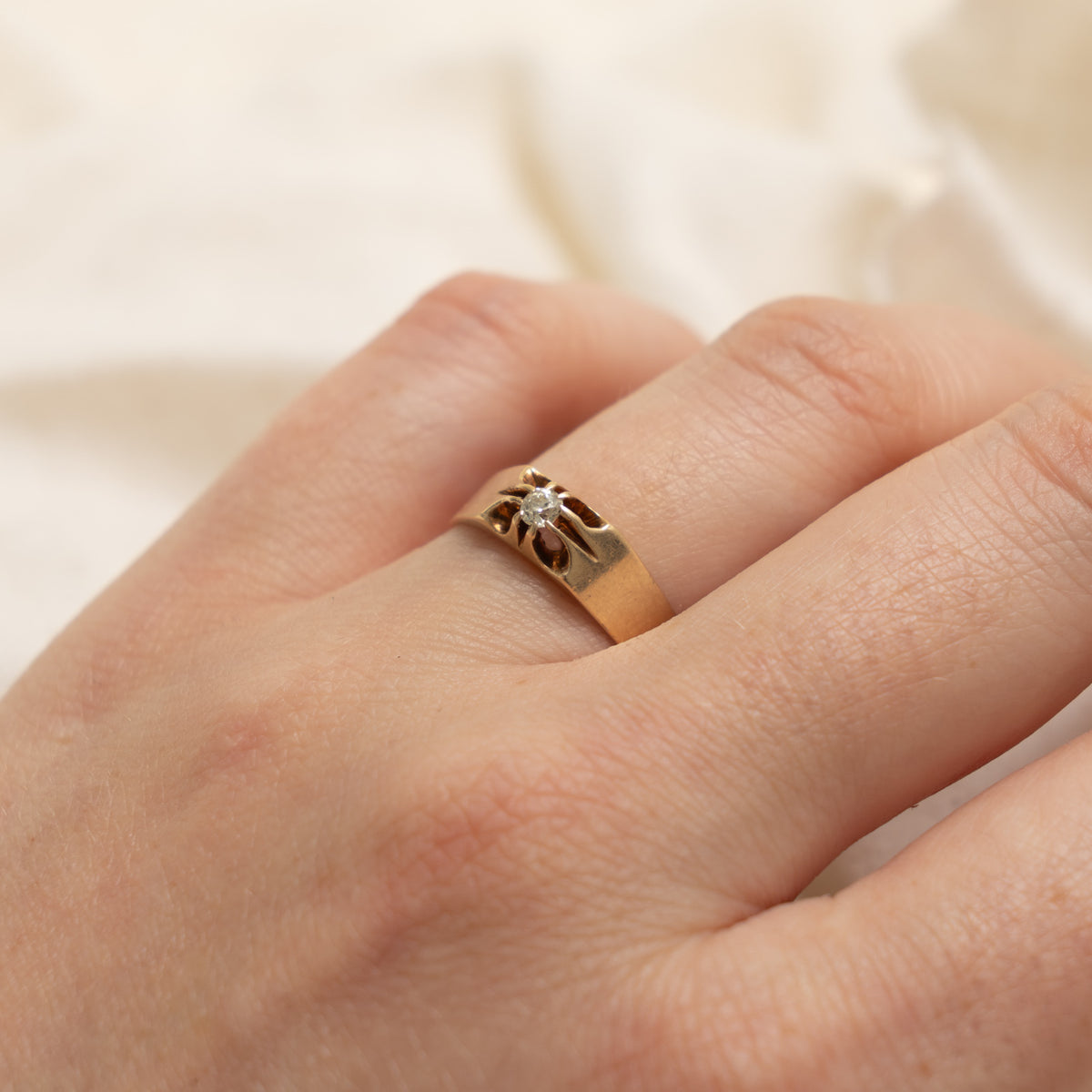 14k Diamond Star Belcher Ring | 0.09ct | SZ 6.75